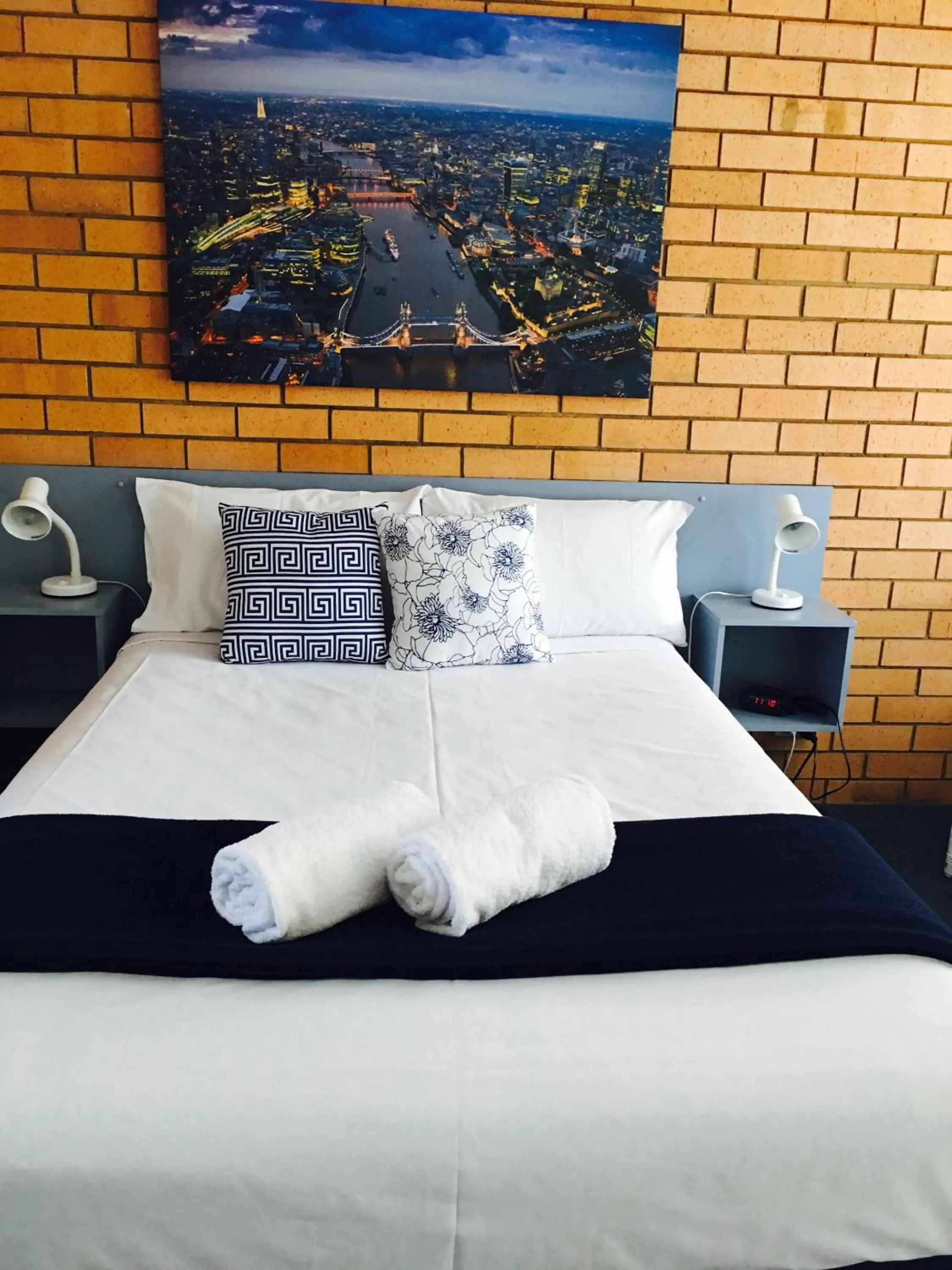 Bed in Bosuns Inn Motel