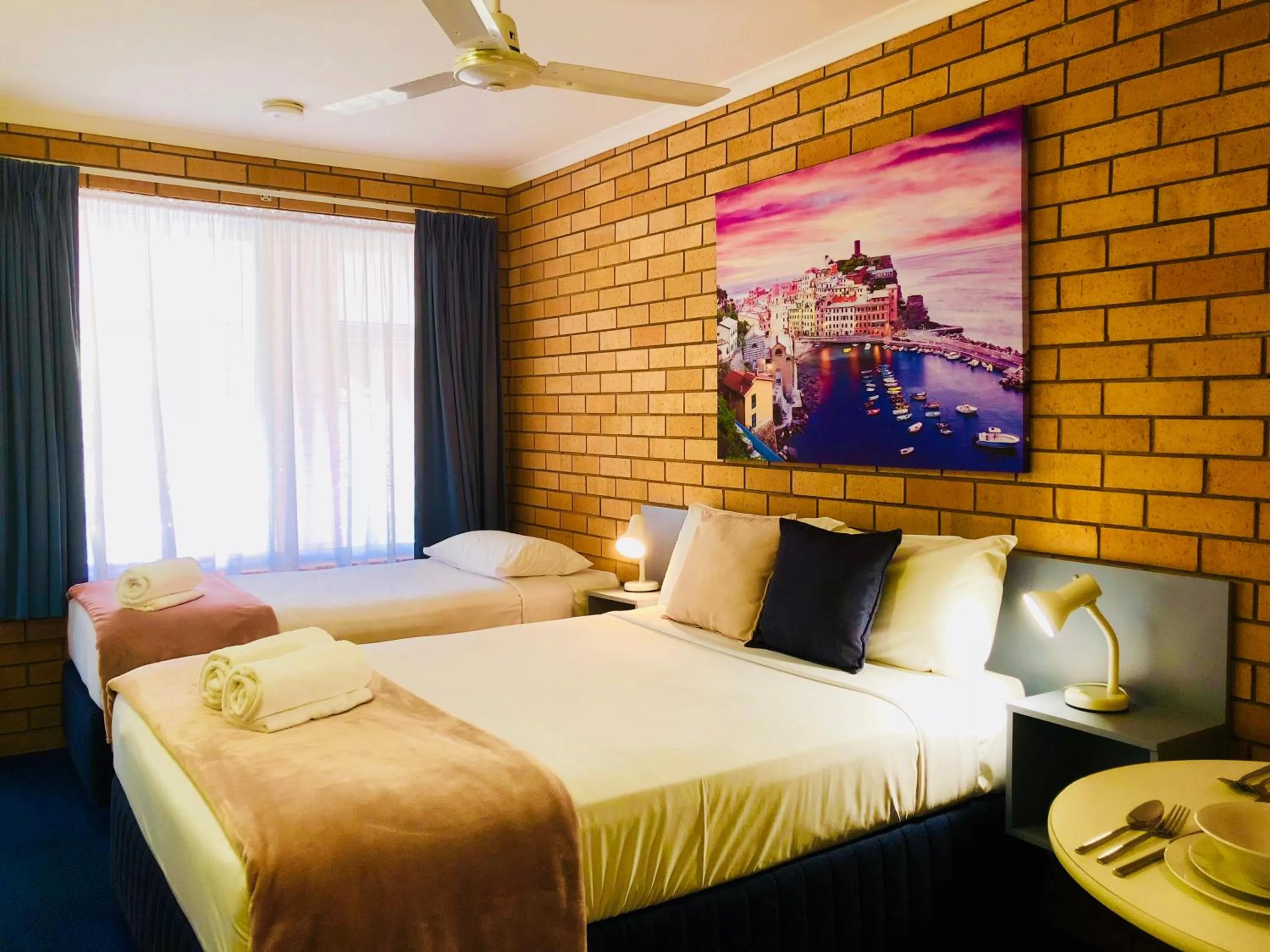 Bed in Bosuns Inn Motel