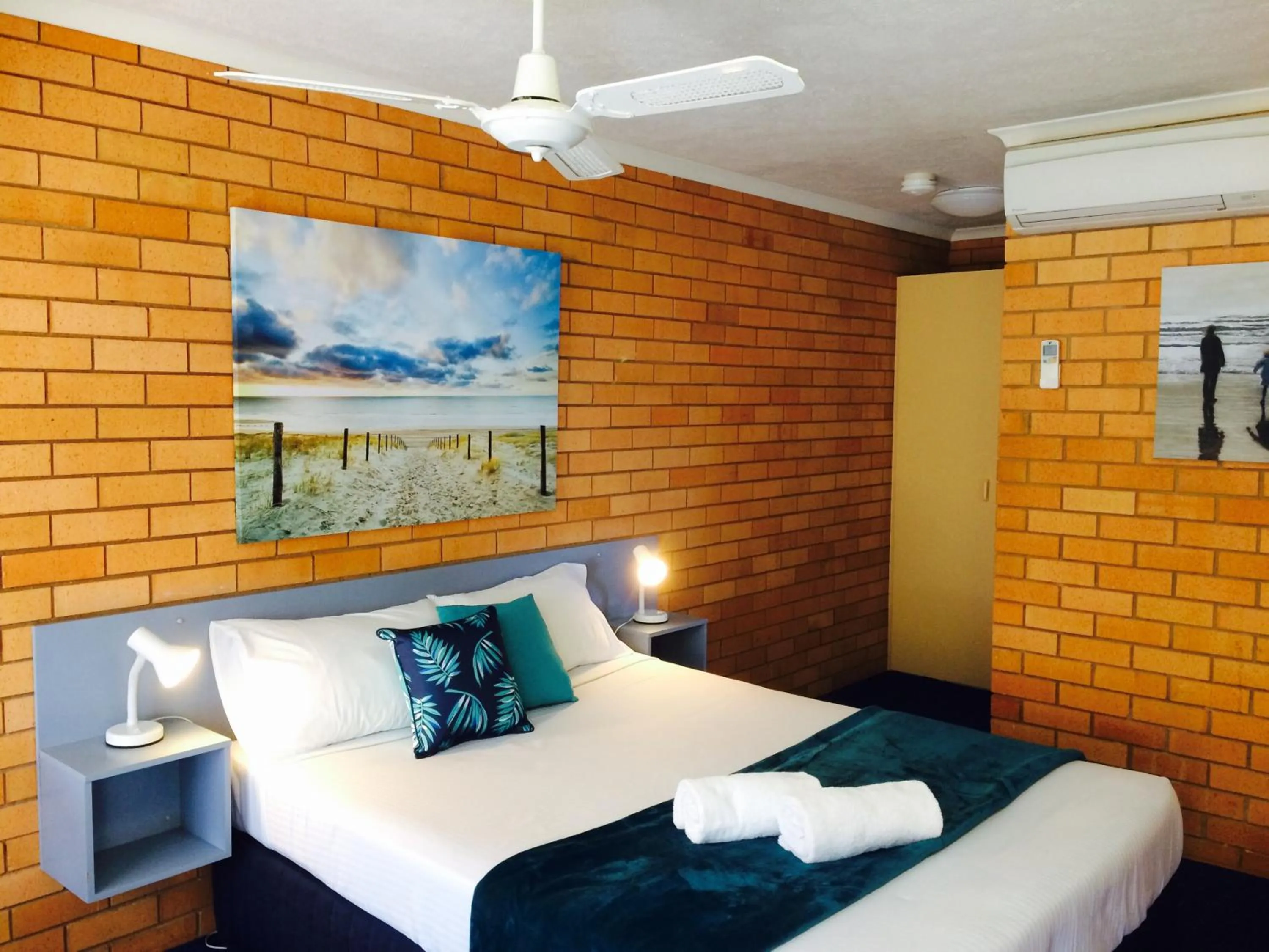 Bed in Bosuns Inn Motel