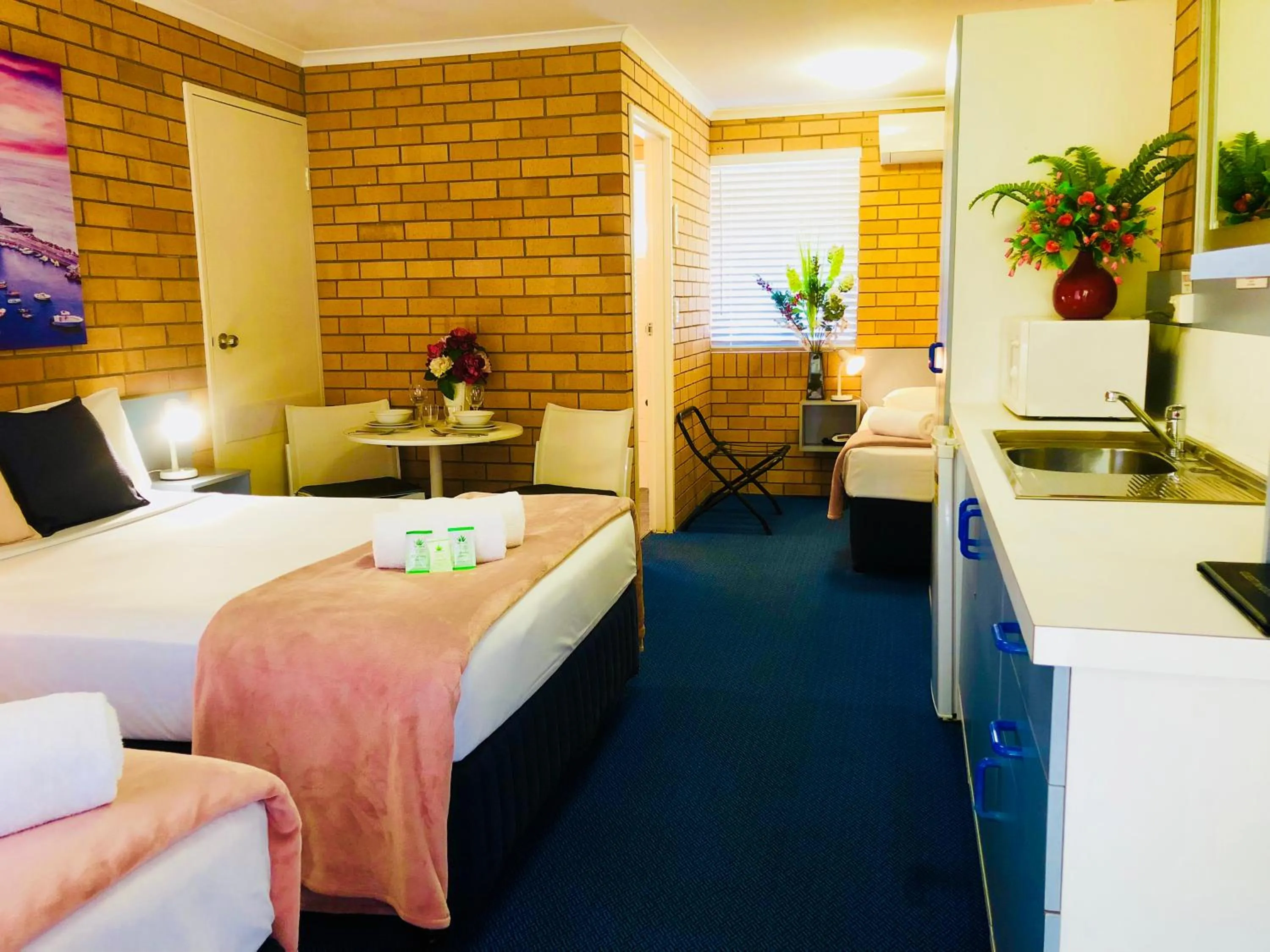 Bed in Bosuns Inn Motel