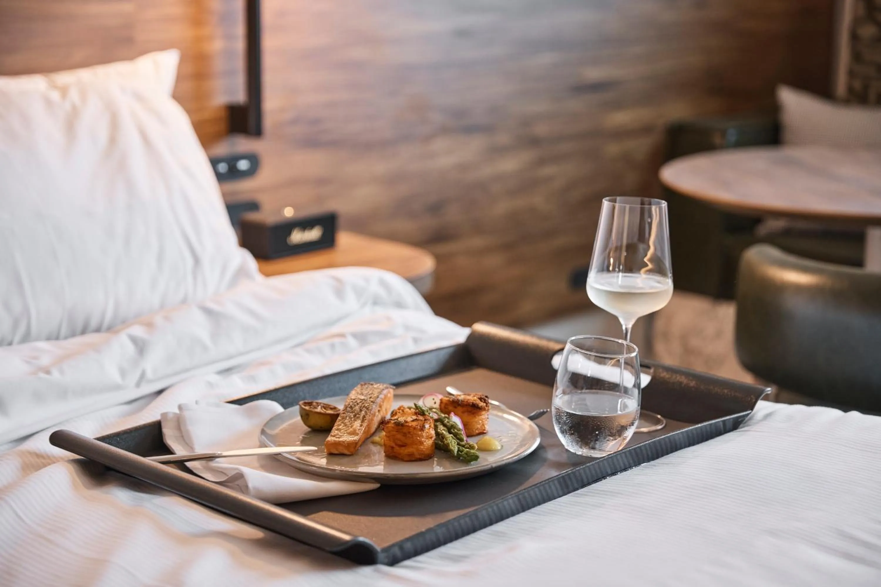 Dining area, Bed in Rydges Sydney Airport Hotel