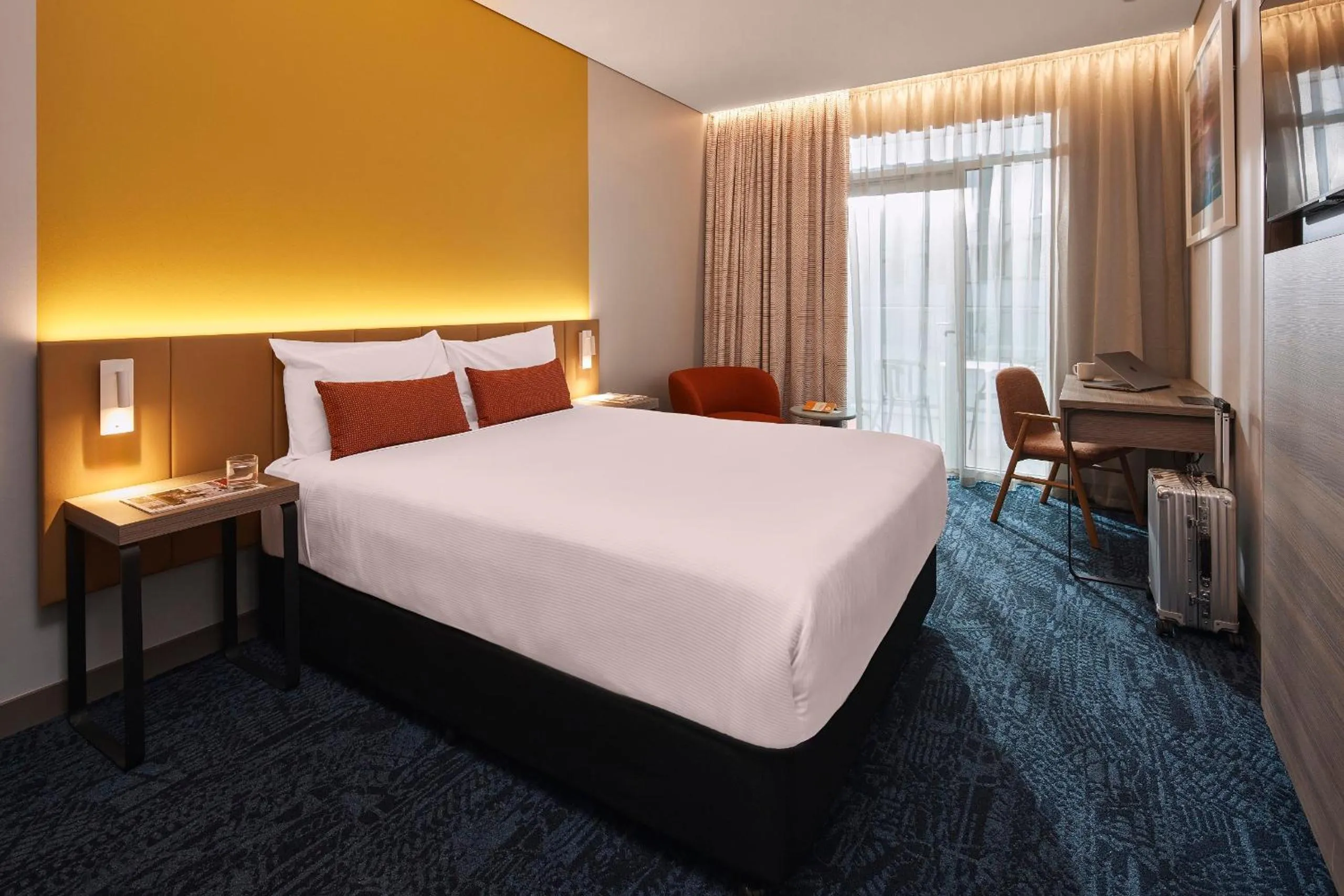 Bed in Rydges Sydney Airport Hotel