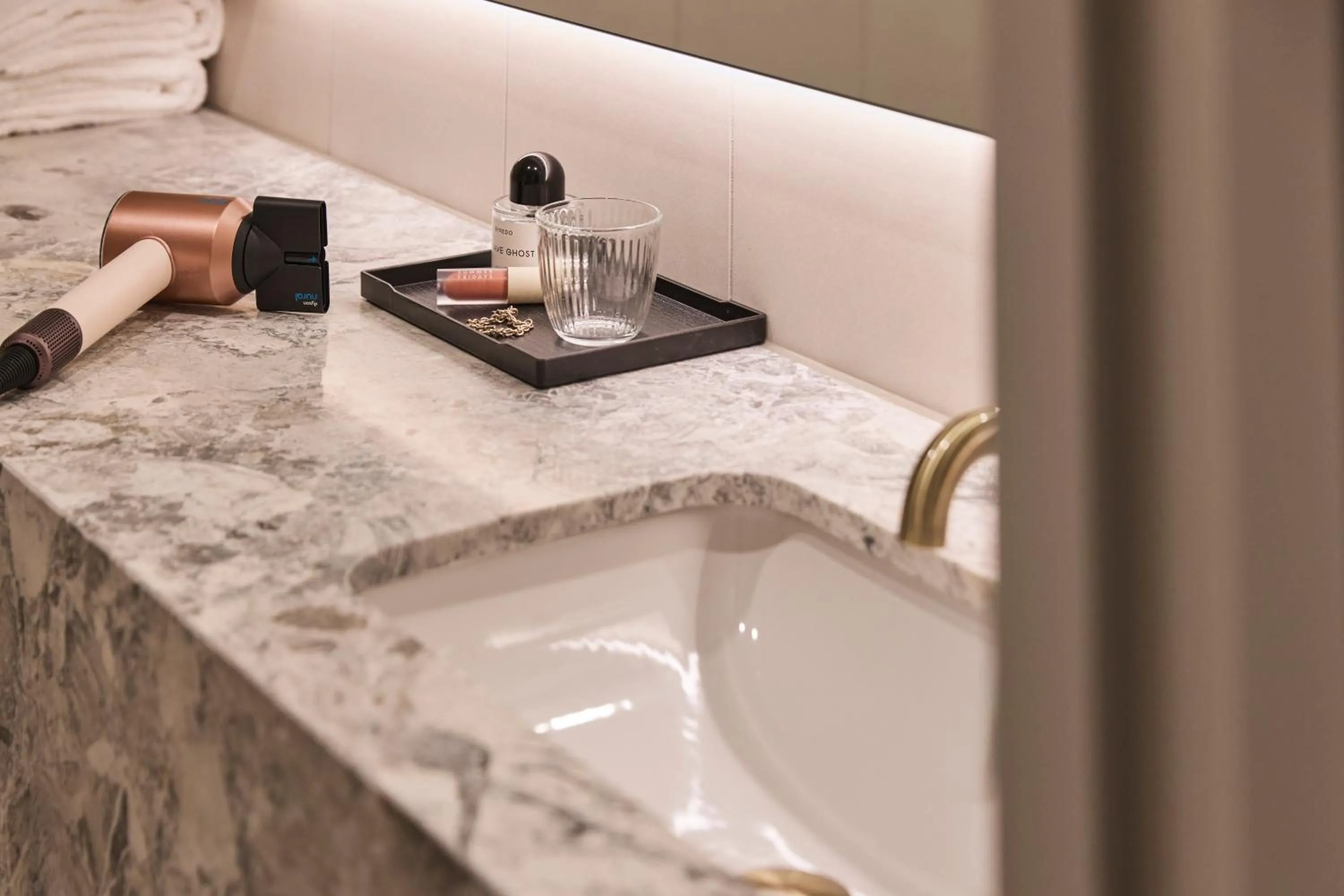 Toilet in Rydges Sydney Airport Hotel