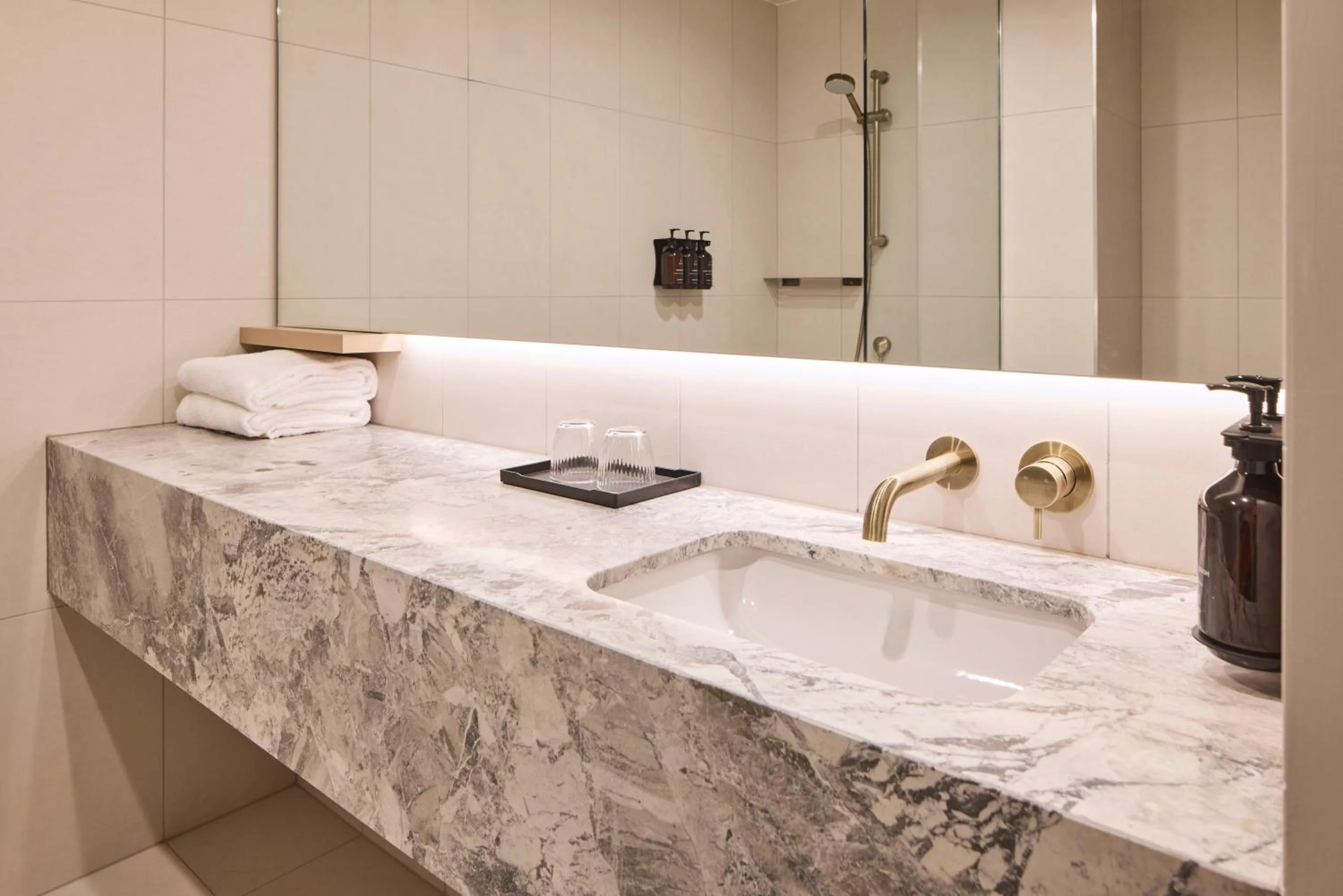 Bathroom in Rydges Sydney Airport Hotel