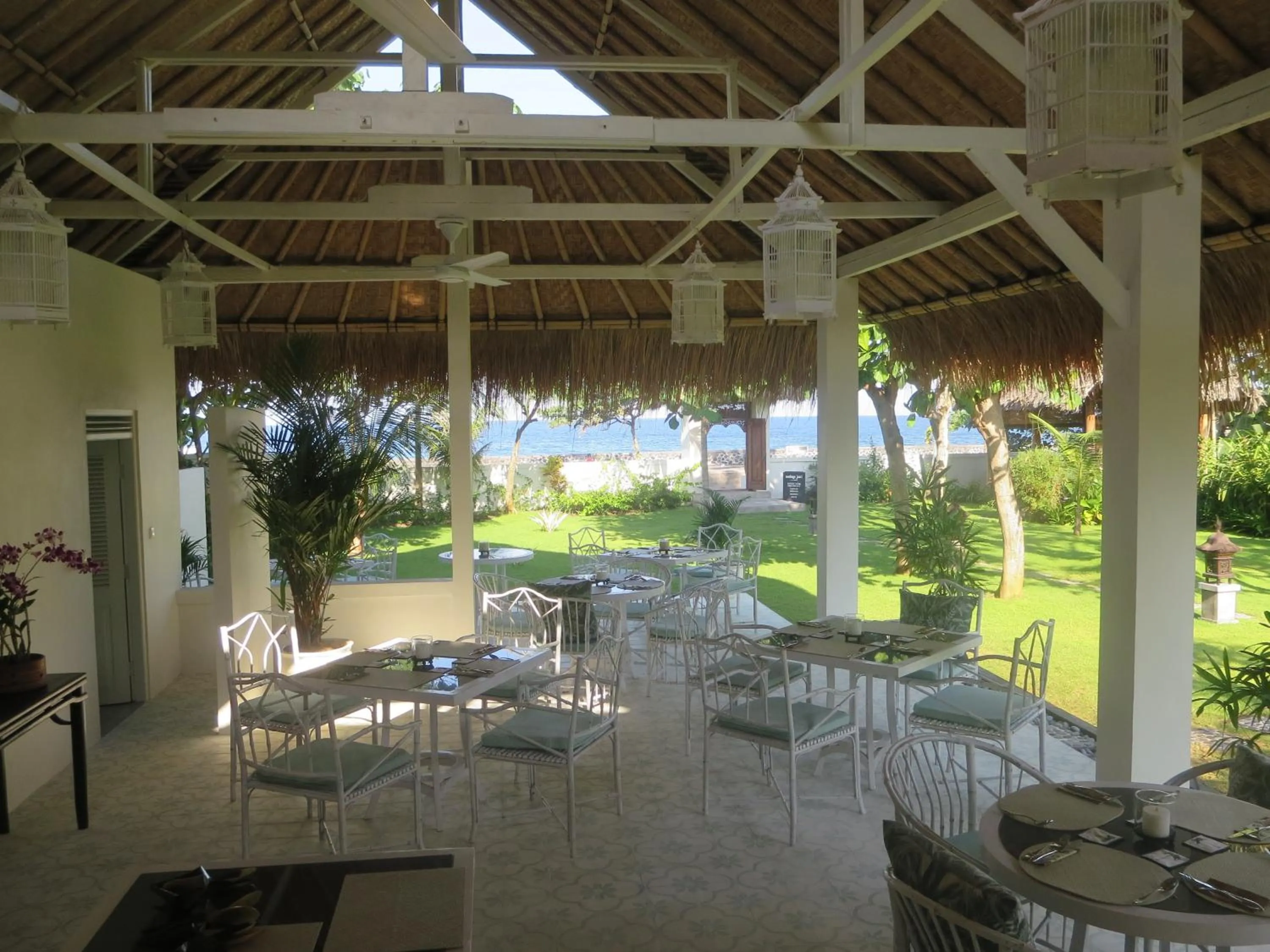 Restaurant/places to eat in Aashaya Jasri Resort