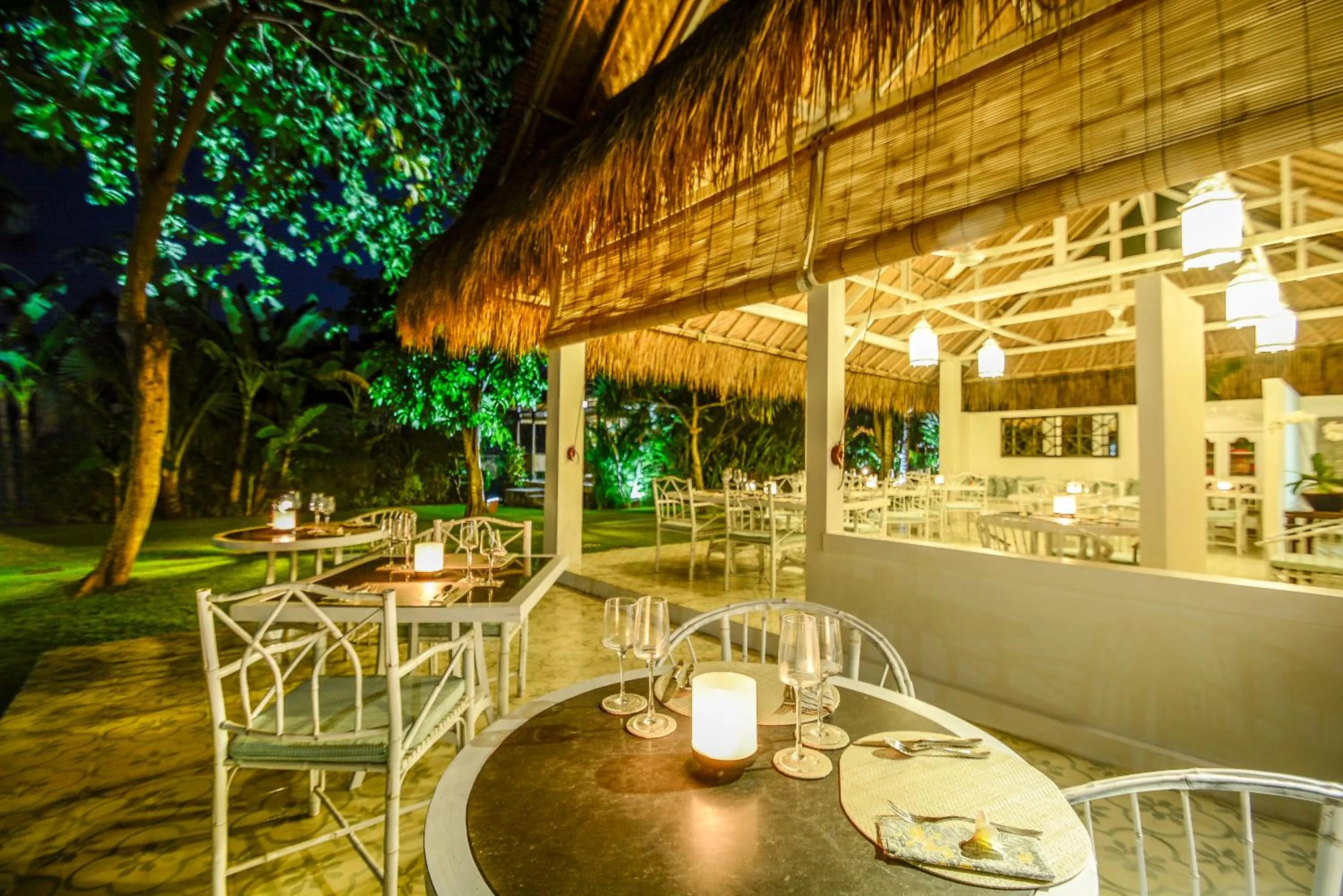 Restaurant/places to eat in Aashaya Jasri Resort