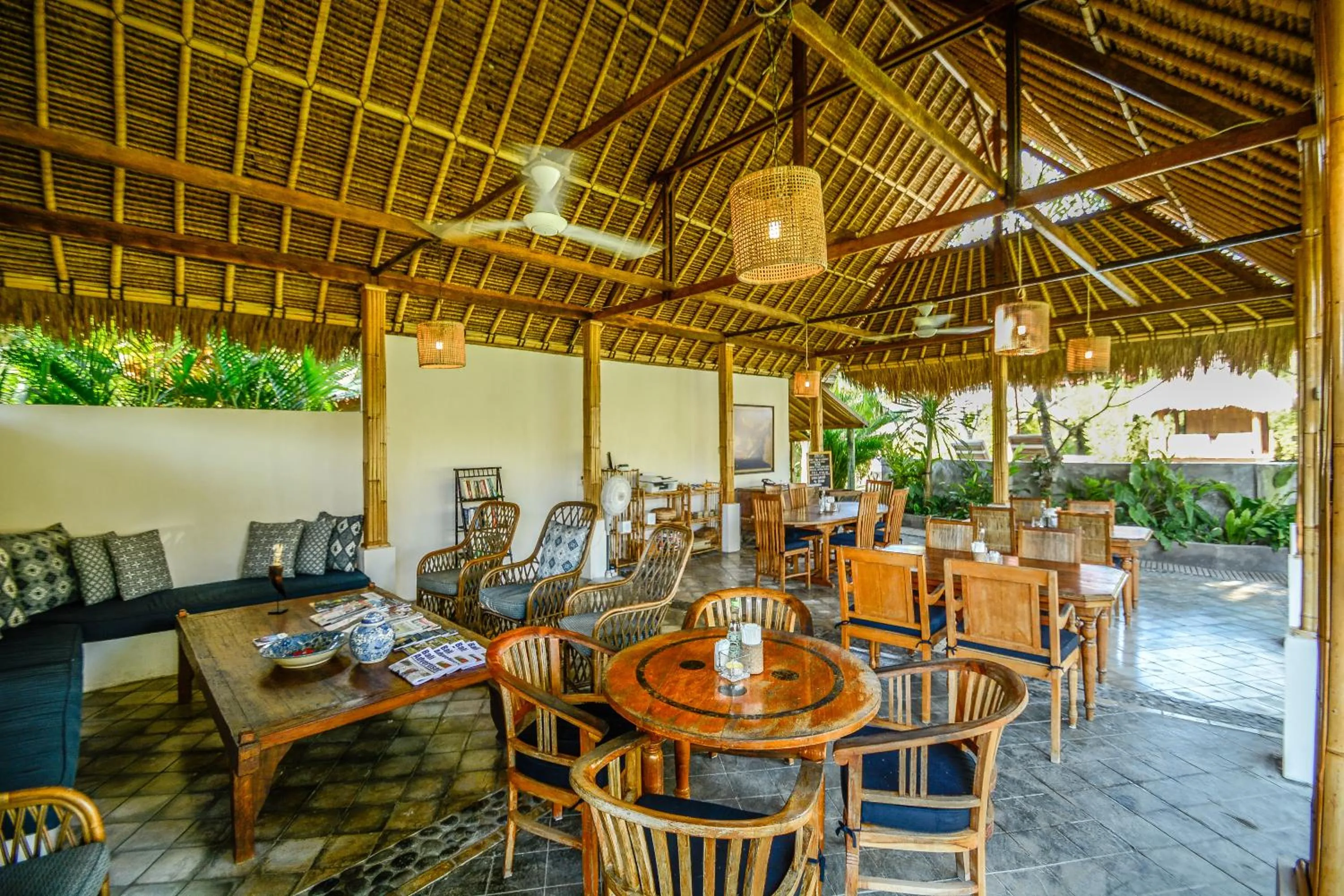 Restaurant/places to eat in Aashaya Jasri Resort