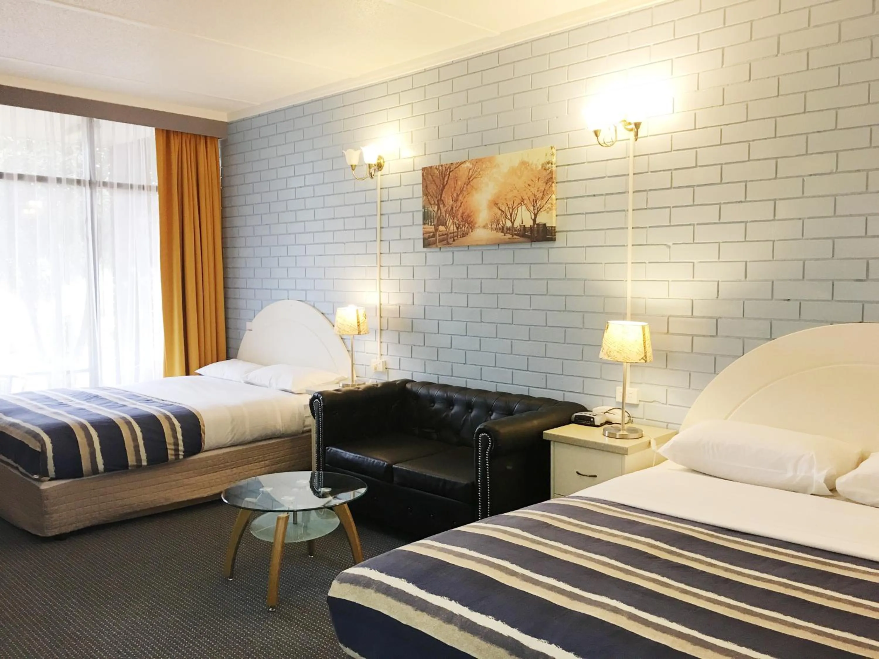 Bedroom, Bed in Statesman Motor Inn