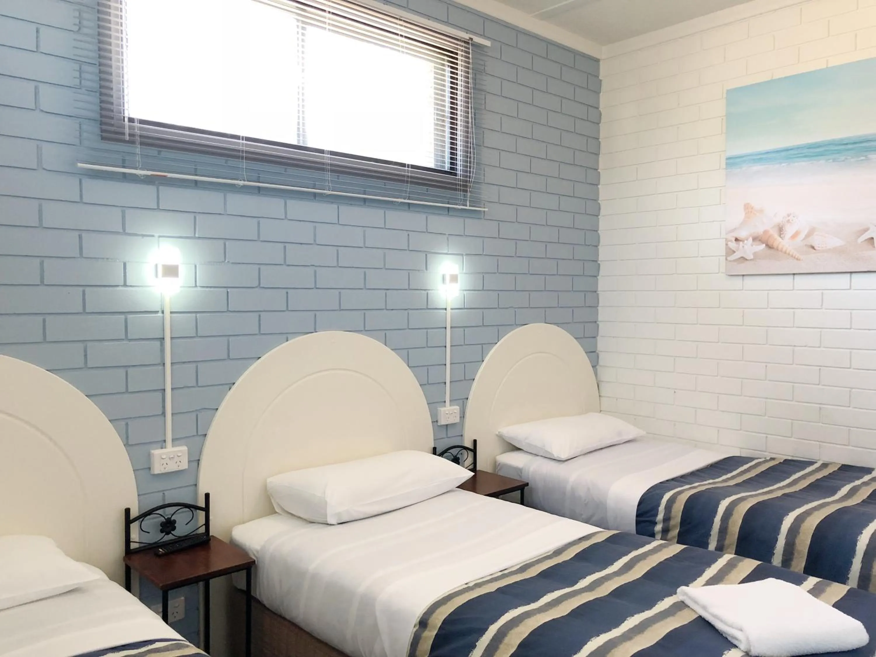 Bedroom, Bed in Statesman Motor Inn