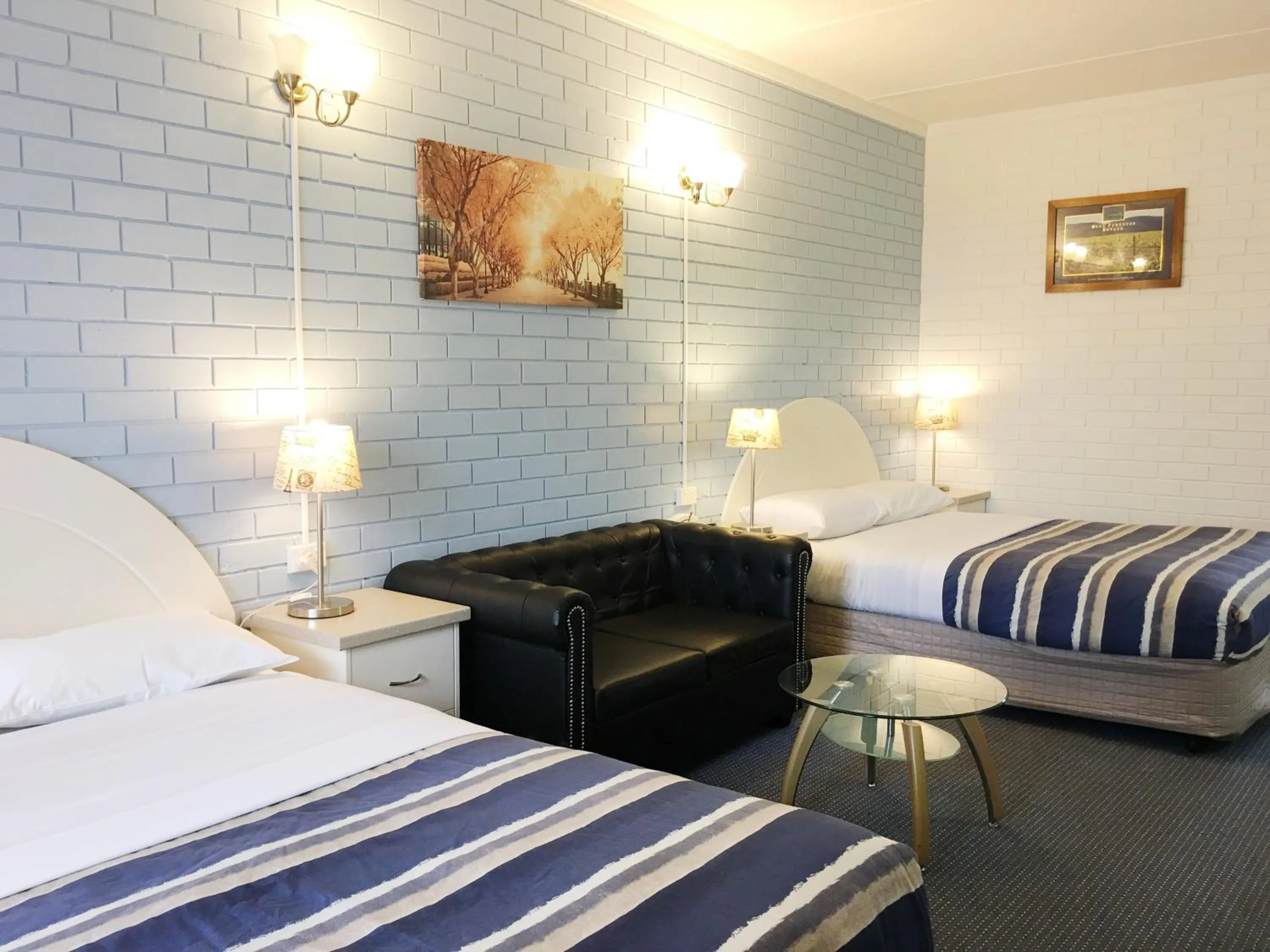 Bedroom, Bed in Statesman Motor Inn