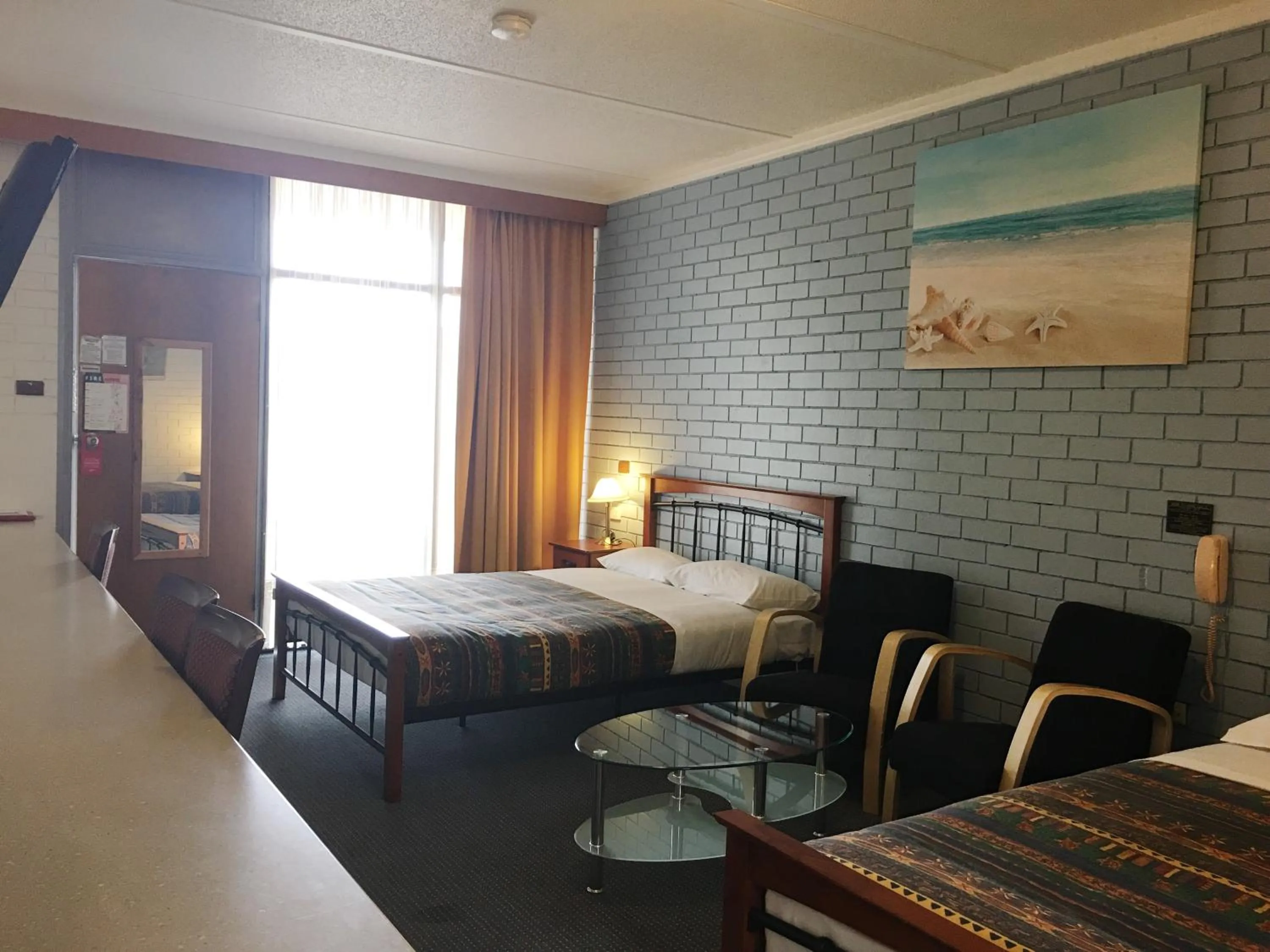 Bedroom, Bed in Statesman Motor Inn