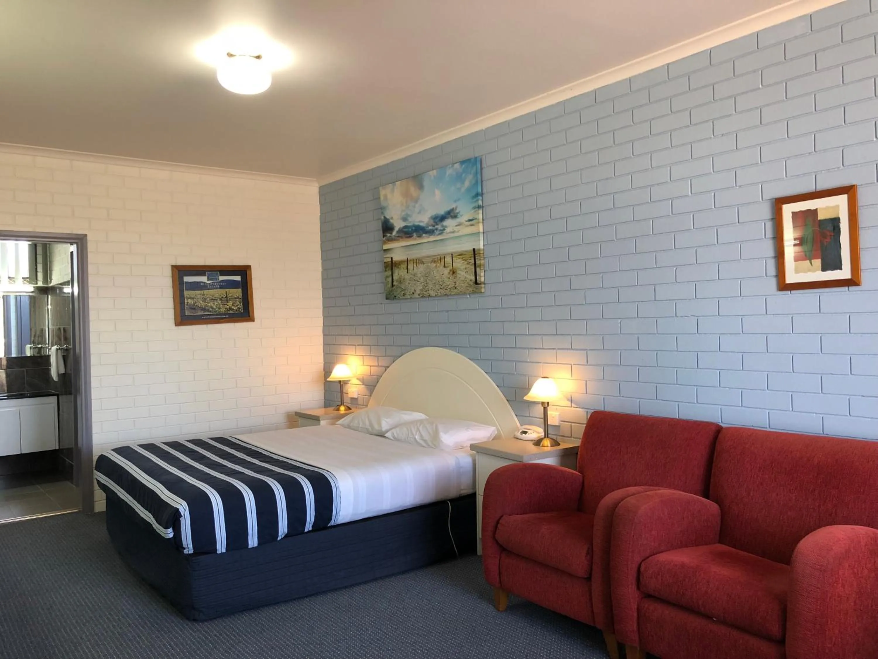 Bedroom, Bed in Statesman Motor Inn