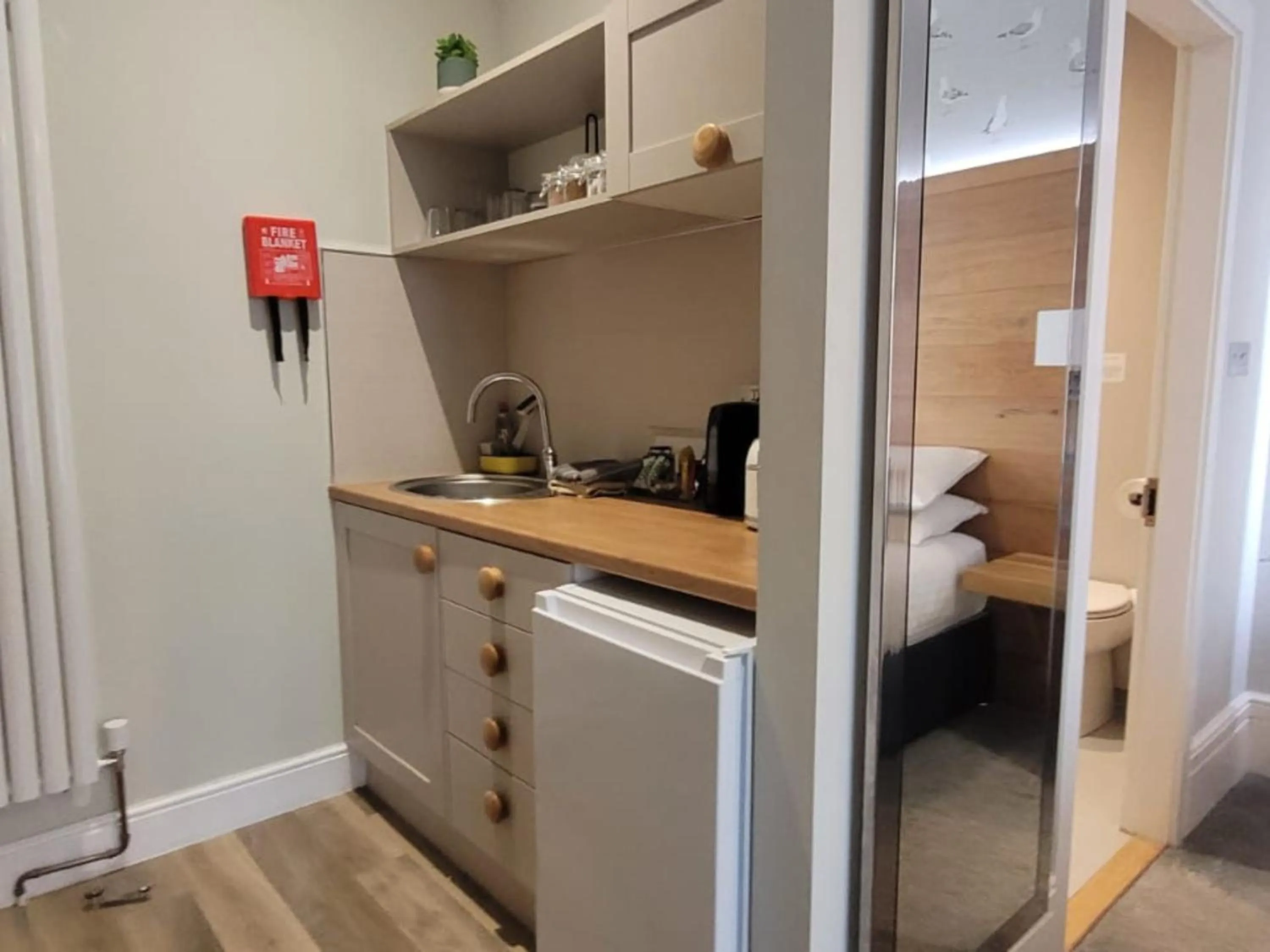 Kitchen or kitchenette in Harmony Apartments