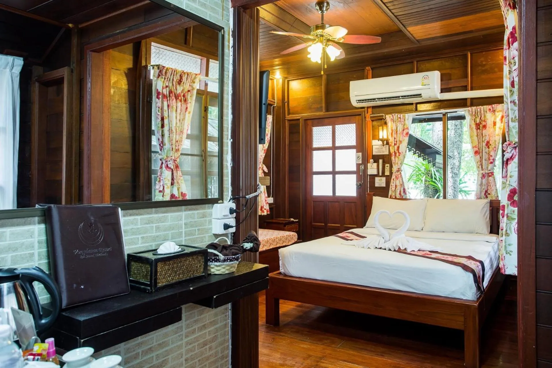 Bed in Vongdeuan Resort