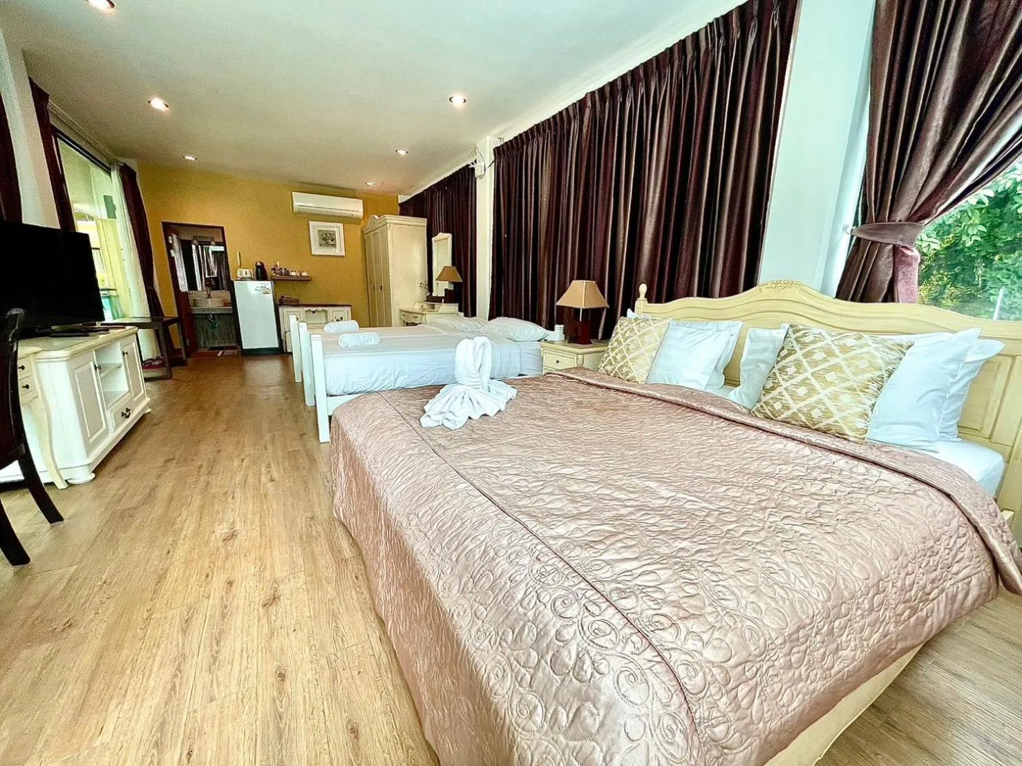Bed in Vongdeuan Resort