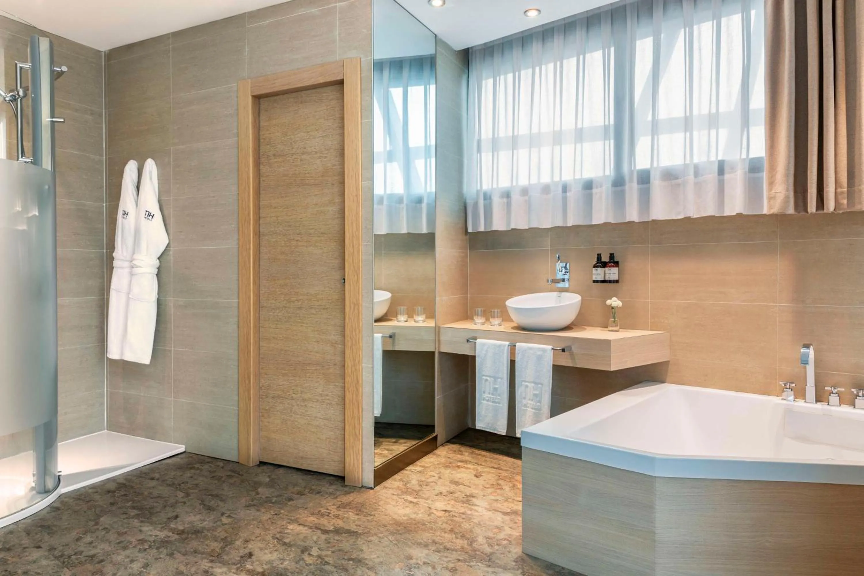 Bathroom in NH Gijón