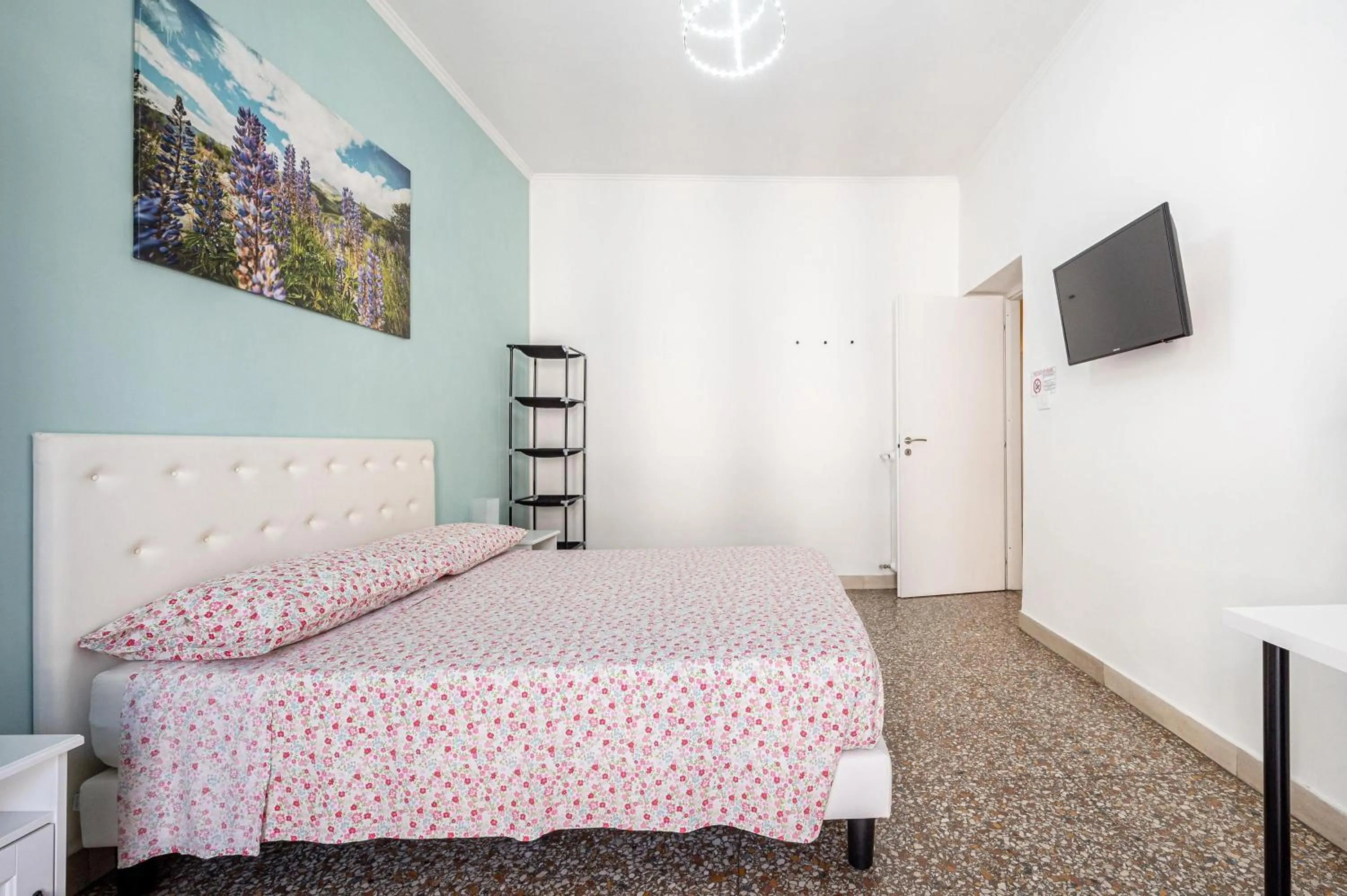 Bed in Caracciolo Apartment - Metro San Giovanni