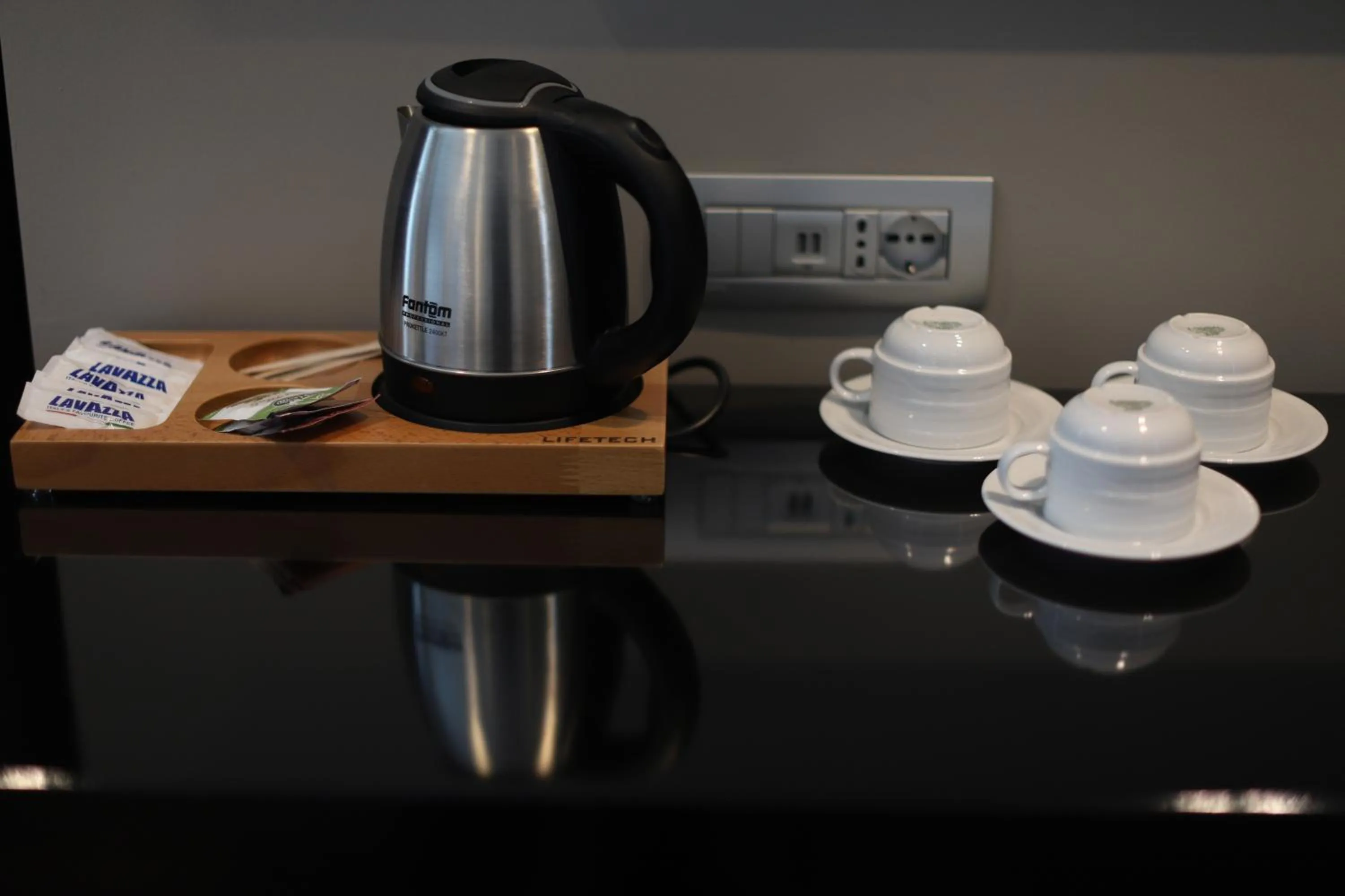 Coffee/tea facilities in Supreme Hotel