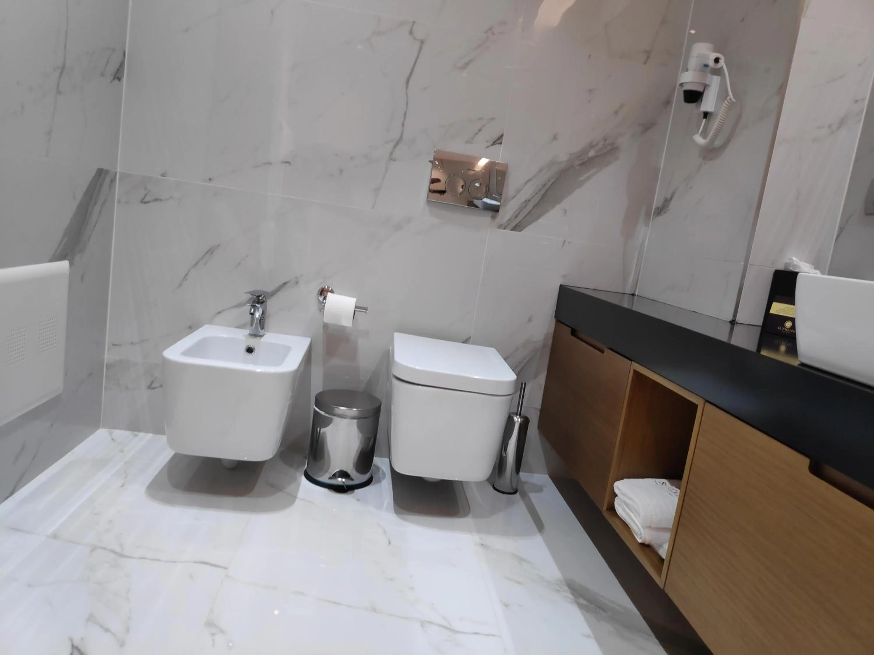 Toilet in Supreme Hotel