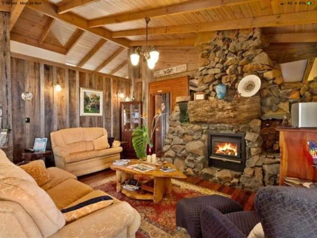 Lounge or bar in Tamborine Mountain Bed and Breakfast