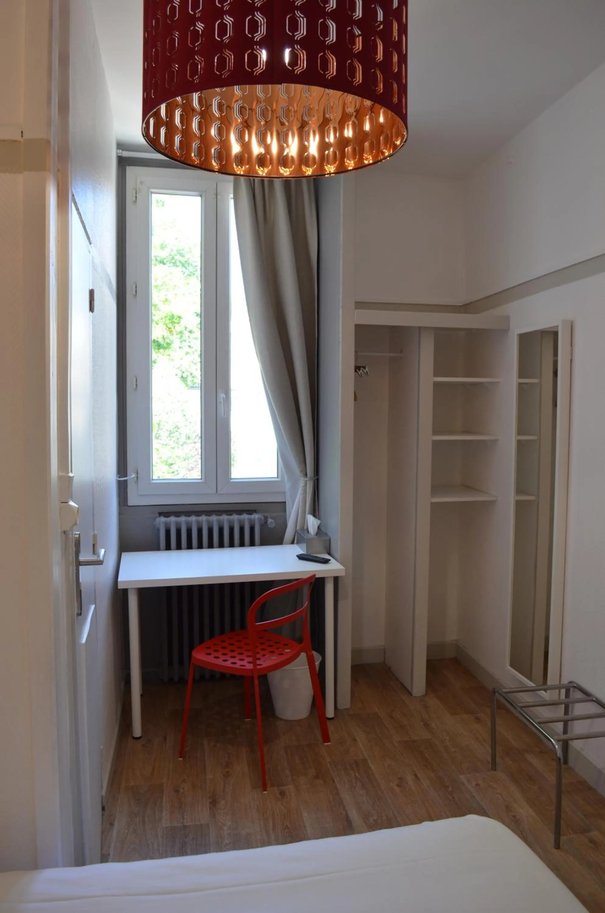 Photo of the whole room, Bed in Hôtel Les Corps Saints