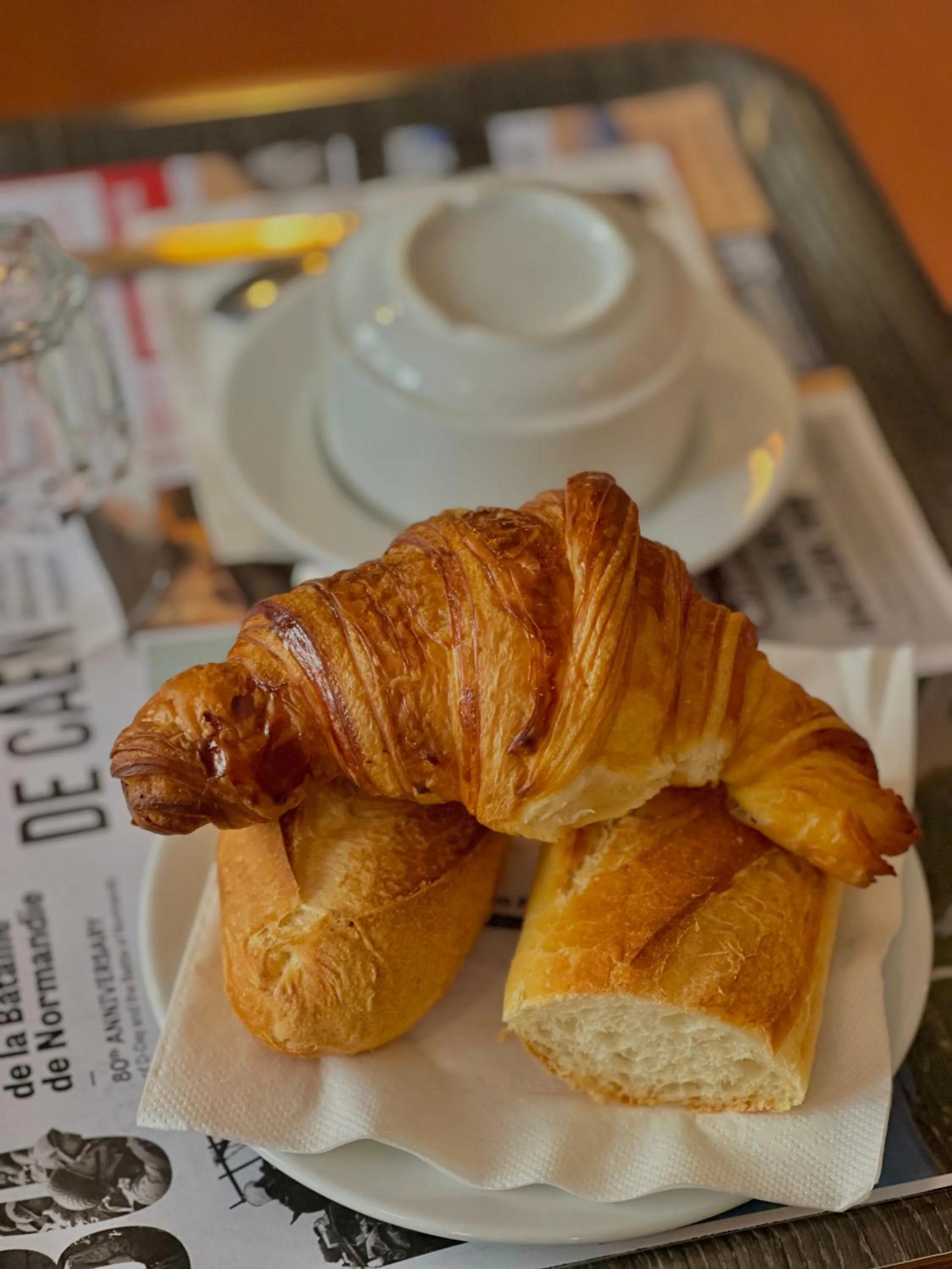 Food and drinks in Hôtel de Caen