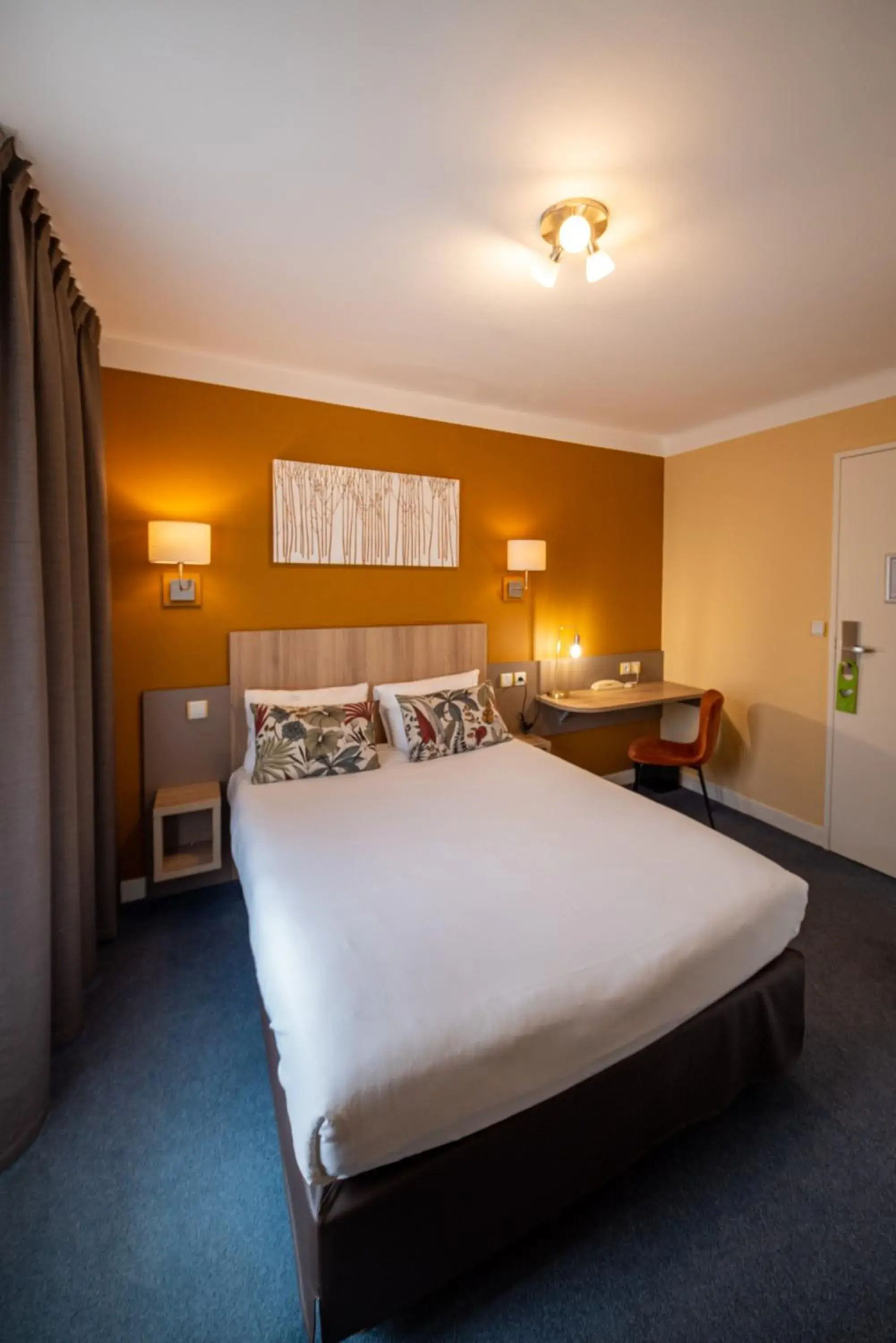 Comfort Double Room in Hôtel de Caen Comfort Double Room in Hôtel de Caen