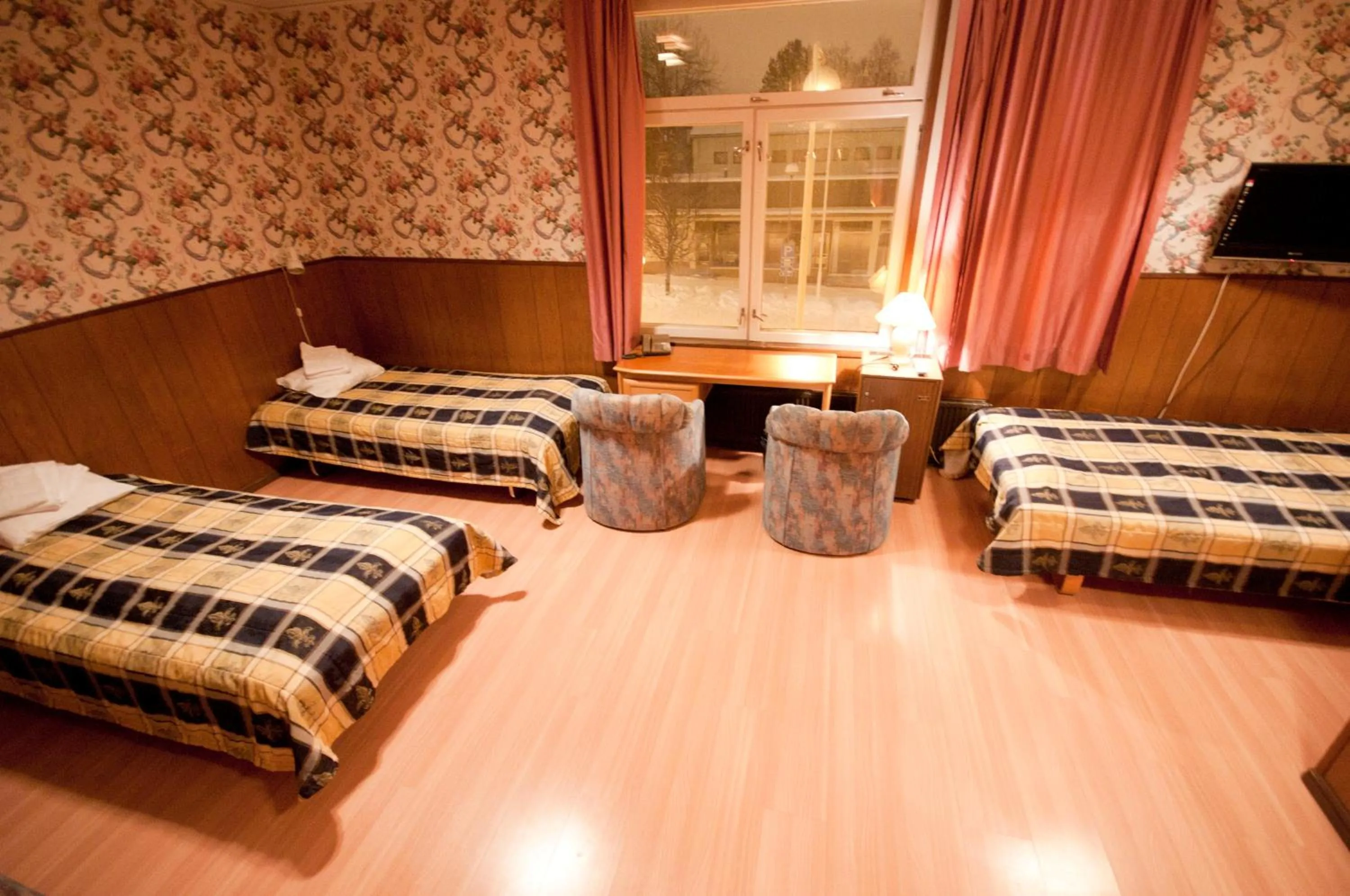 Photo of the whole room, Bed in Hotelli Iisalmen Seurahuone