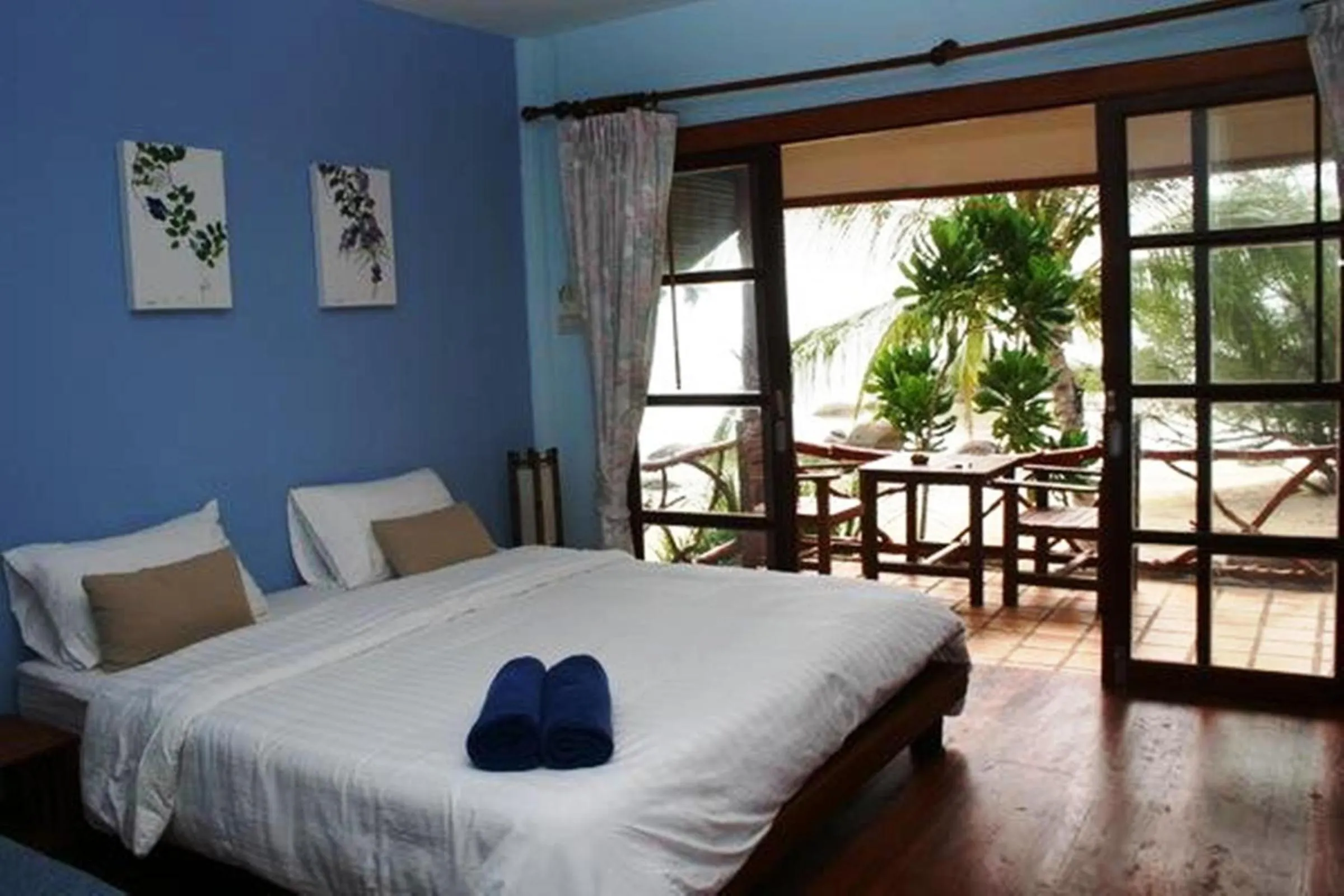 Bedroom, Bed in Sea Scene Resort