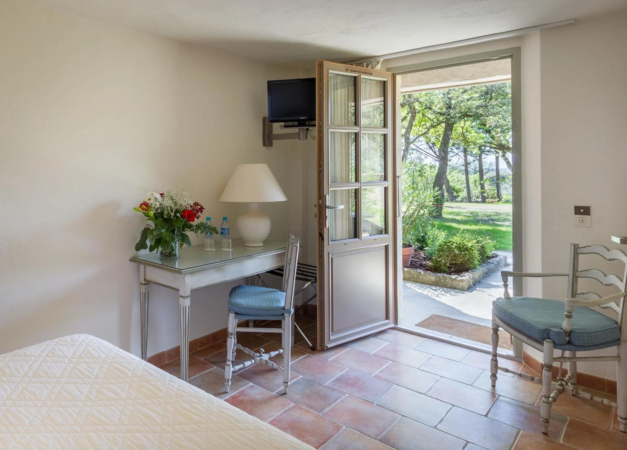 Photo of the whole room, Bed in Le Jas de Gordes