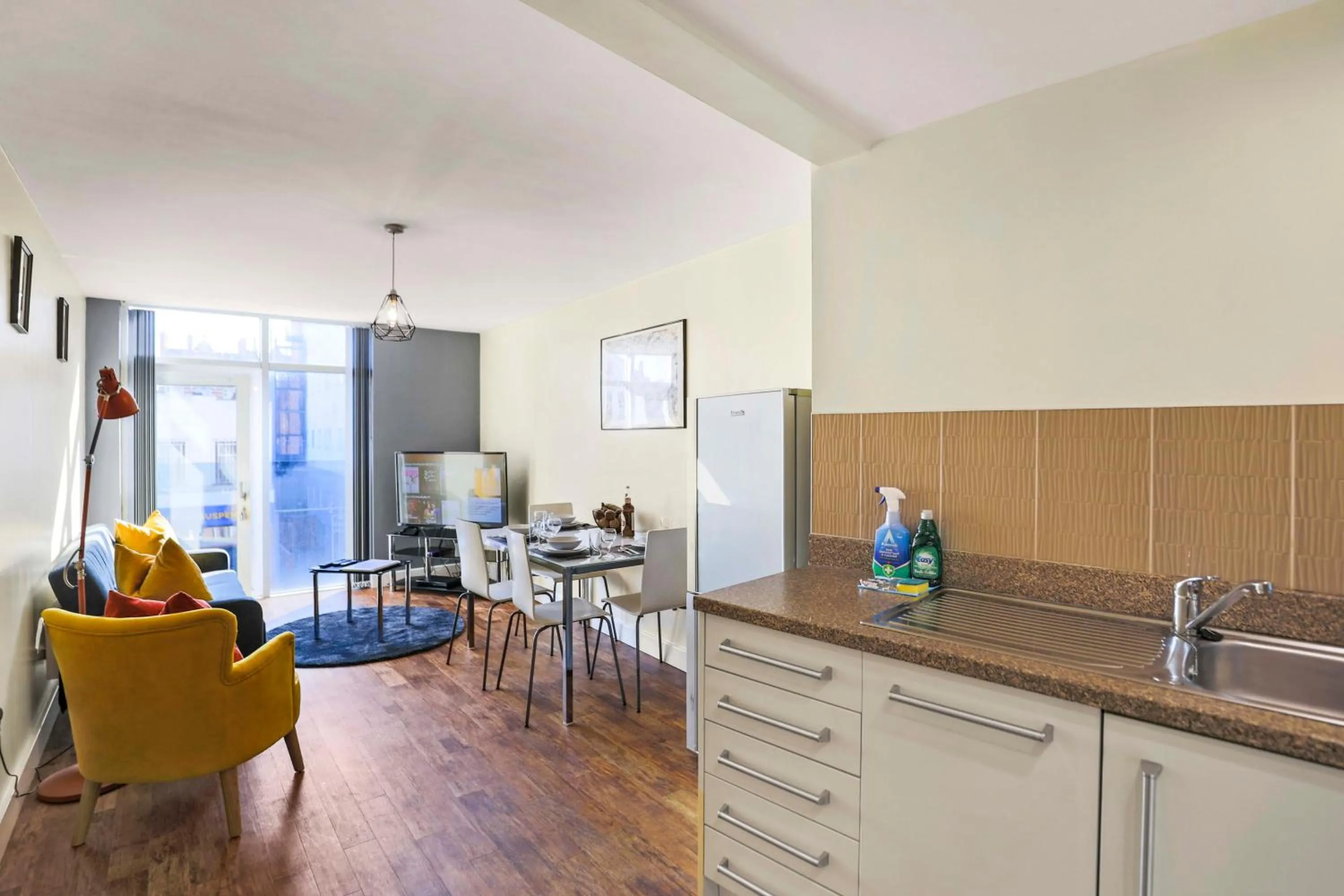 Living room in UR STAY Apartments Leicester