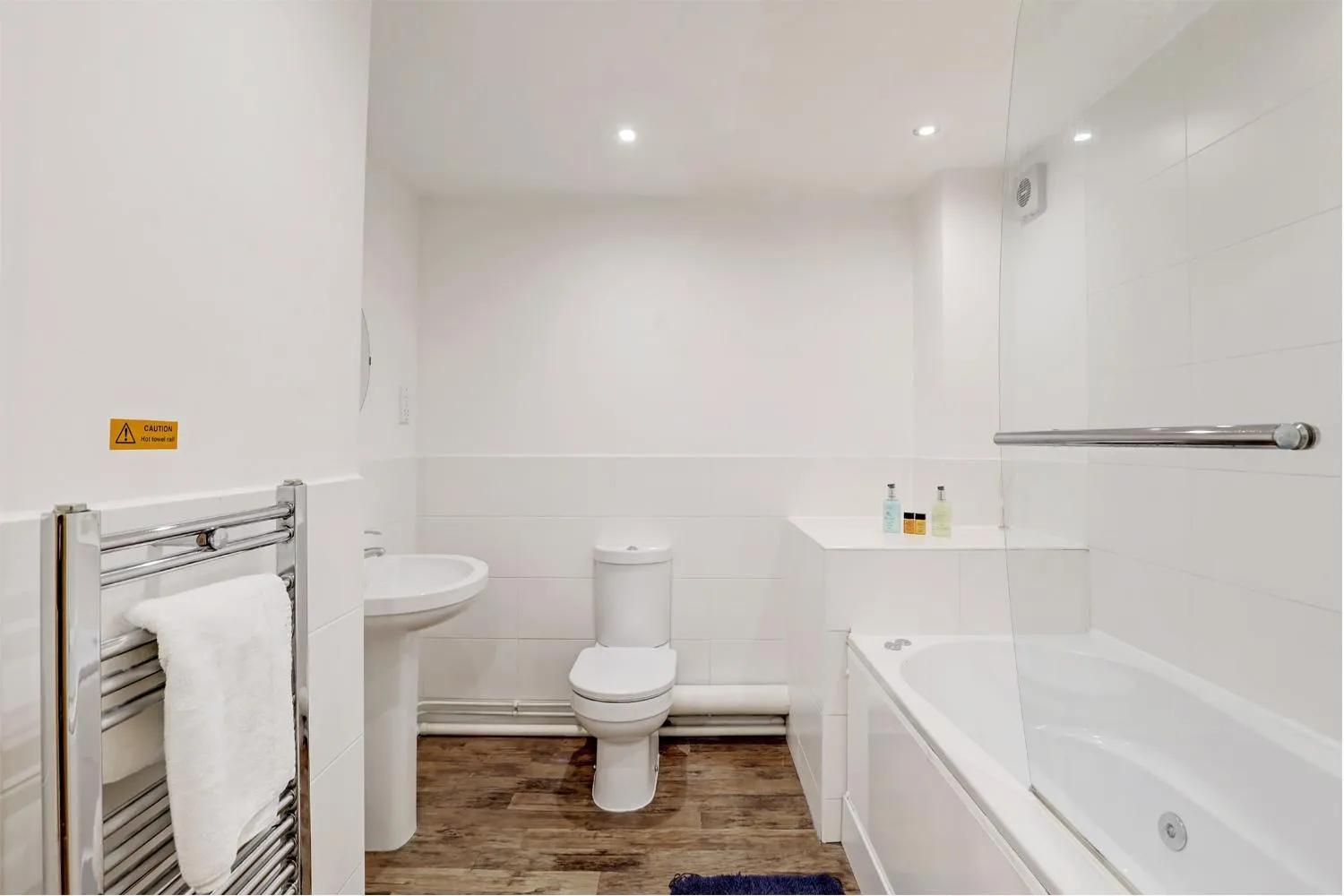 Hot Tub in UR STAY Apartments Leicester