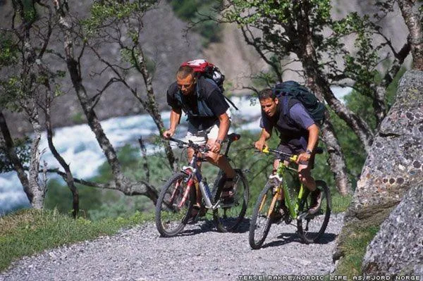 Cycling in Lindstrøm Hotel
