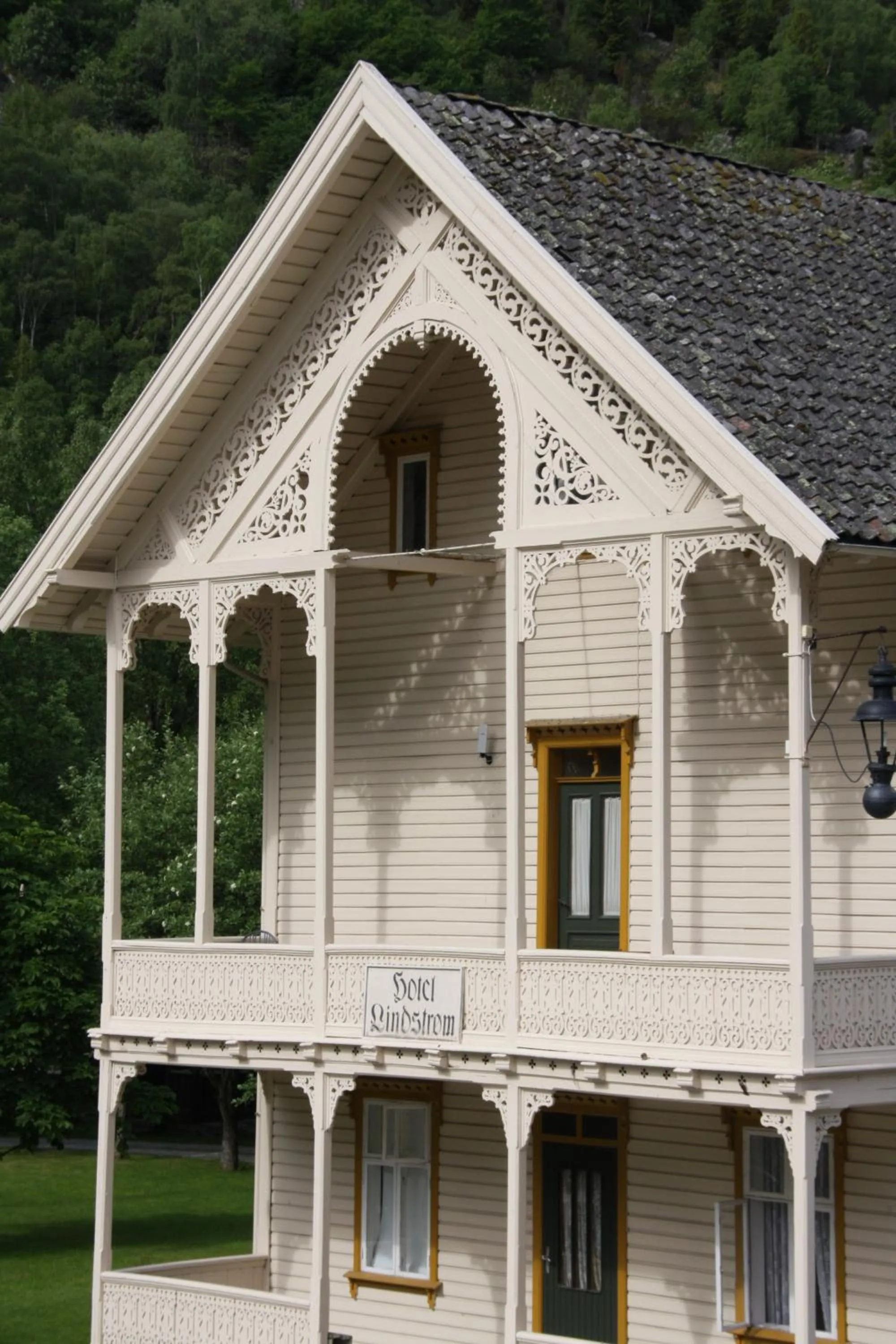 Property building in Lindstrøm Hotel