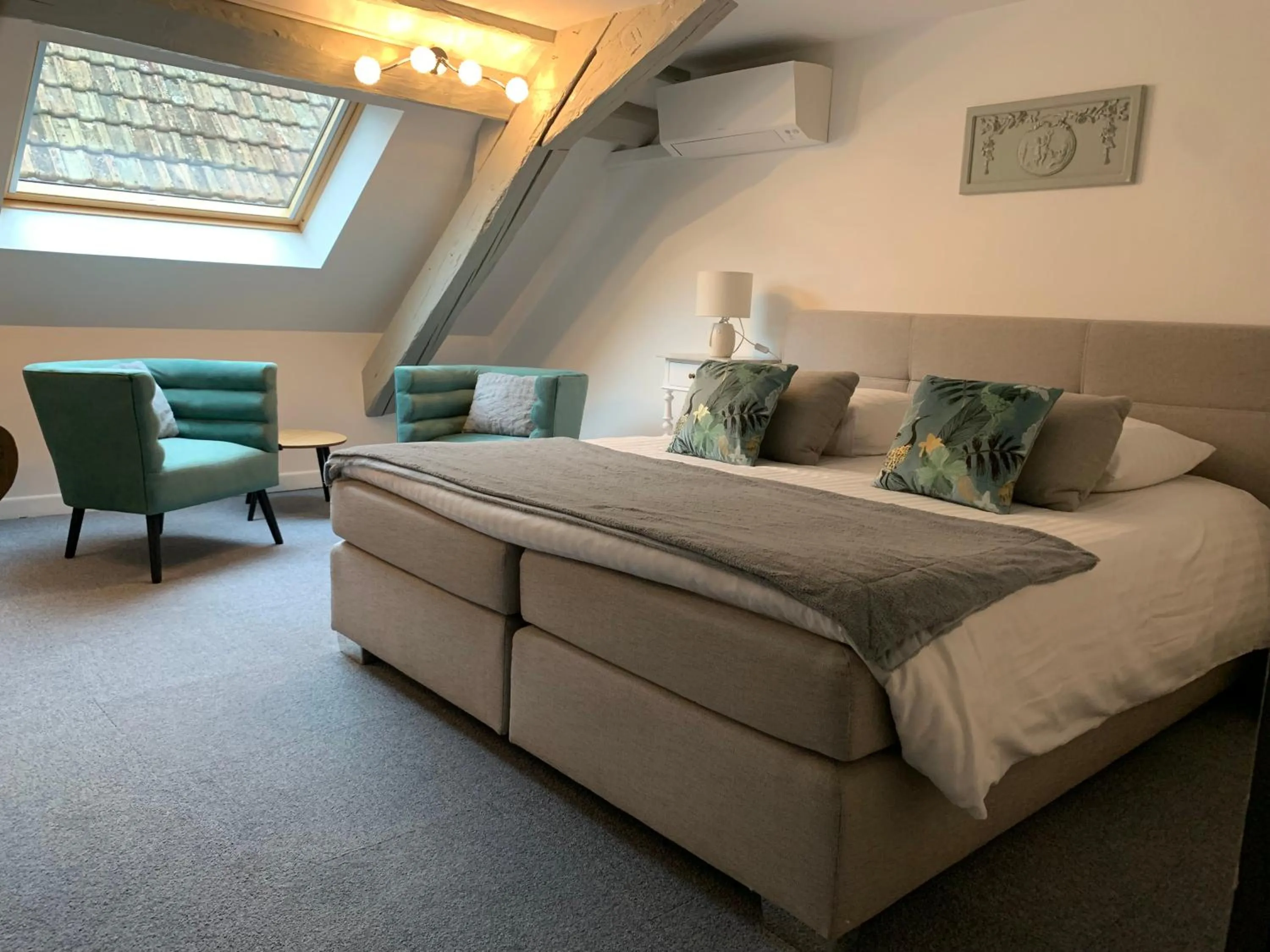 Photo of the whole room, Bed in Hotel SPA Au Cheval Blanc