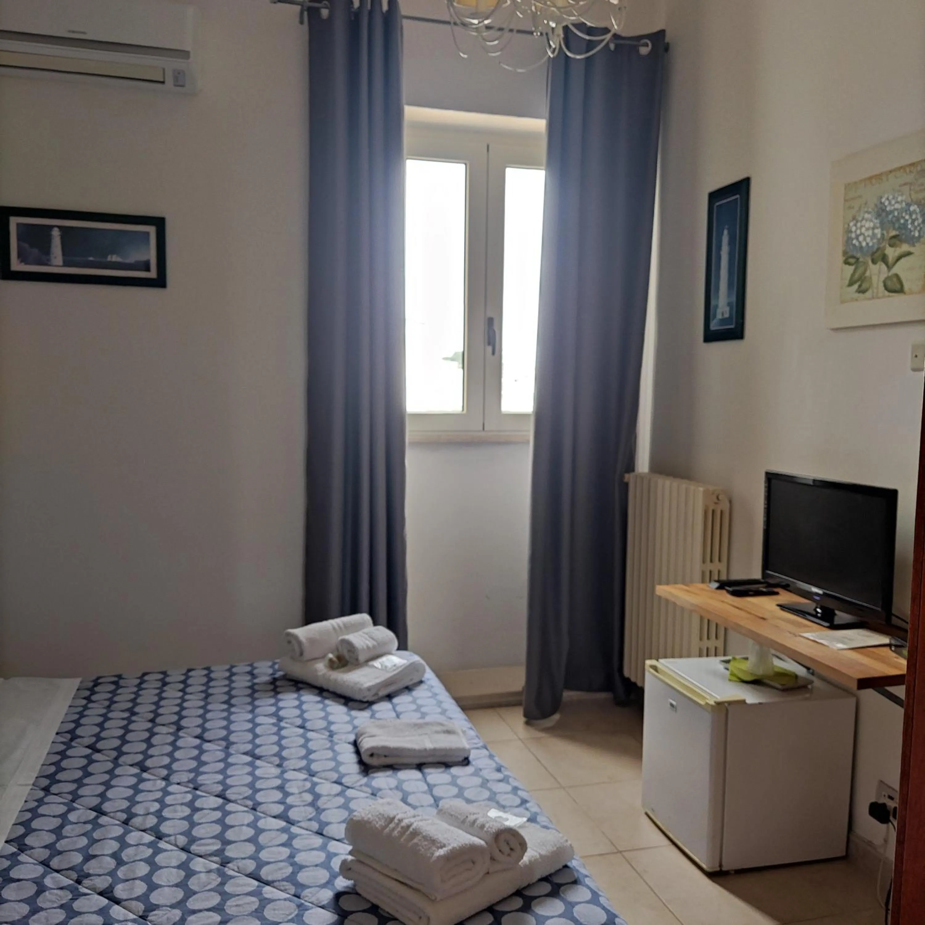 Photo of the whole room, Bed in Mediterraneo Camere