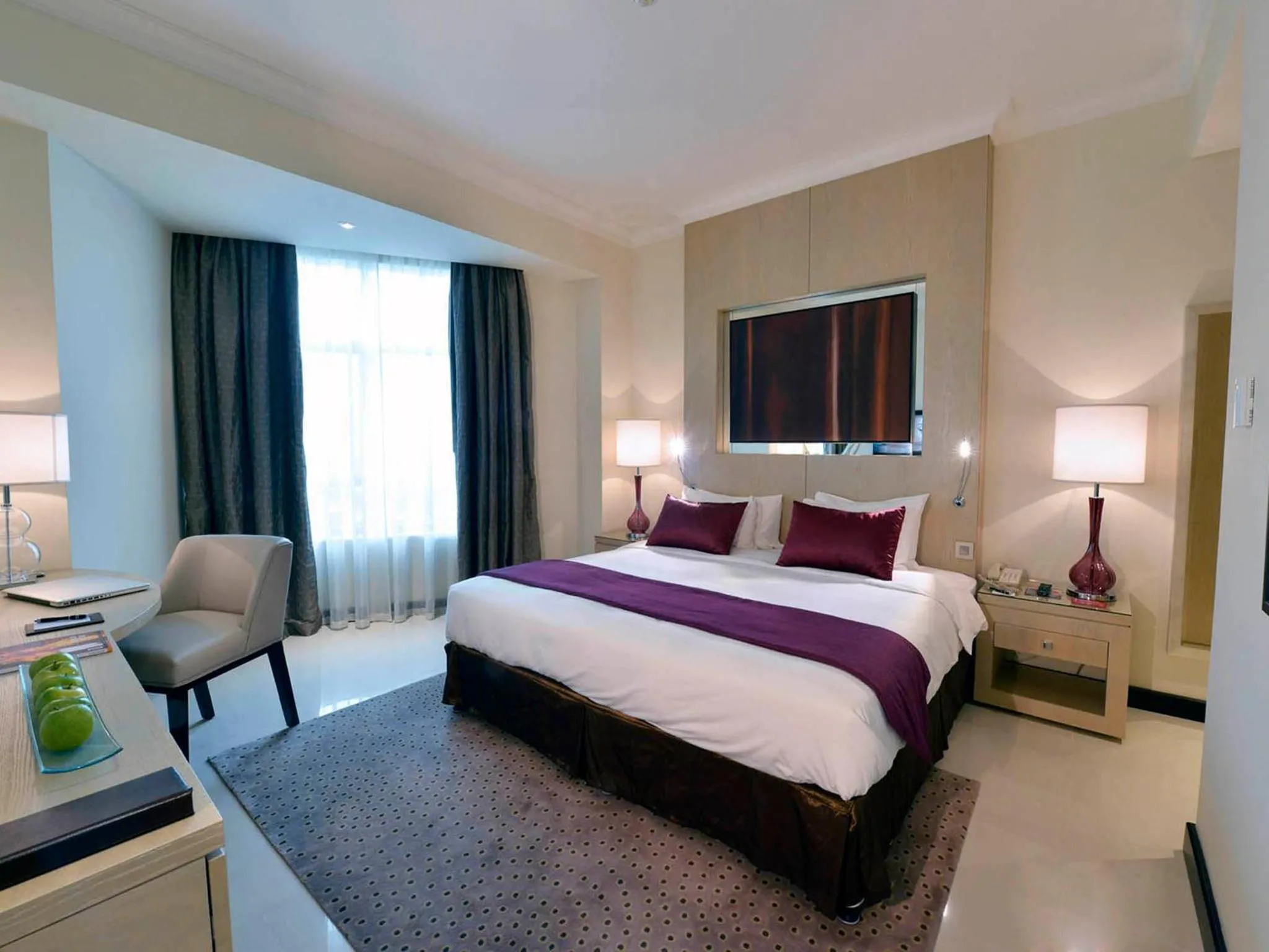 Photo of the whole room, Bed in Gulf Executive Residence