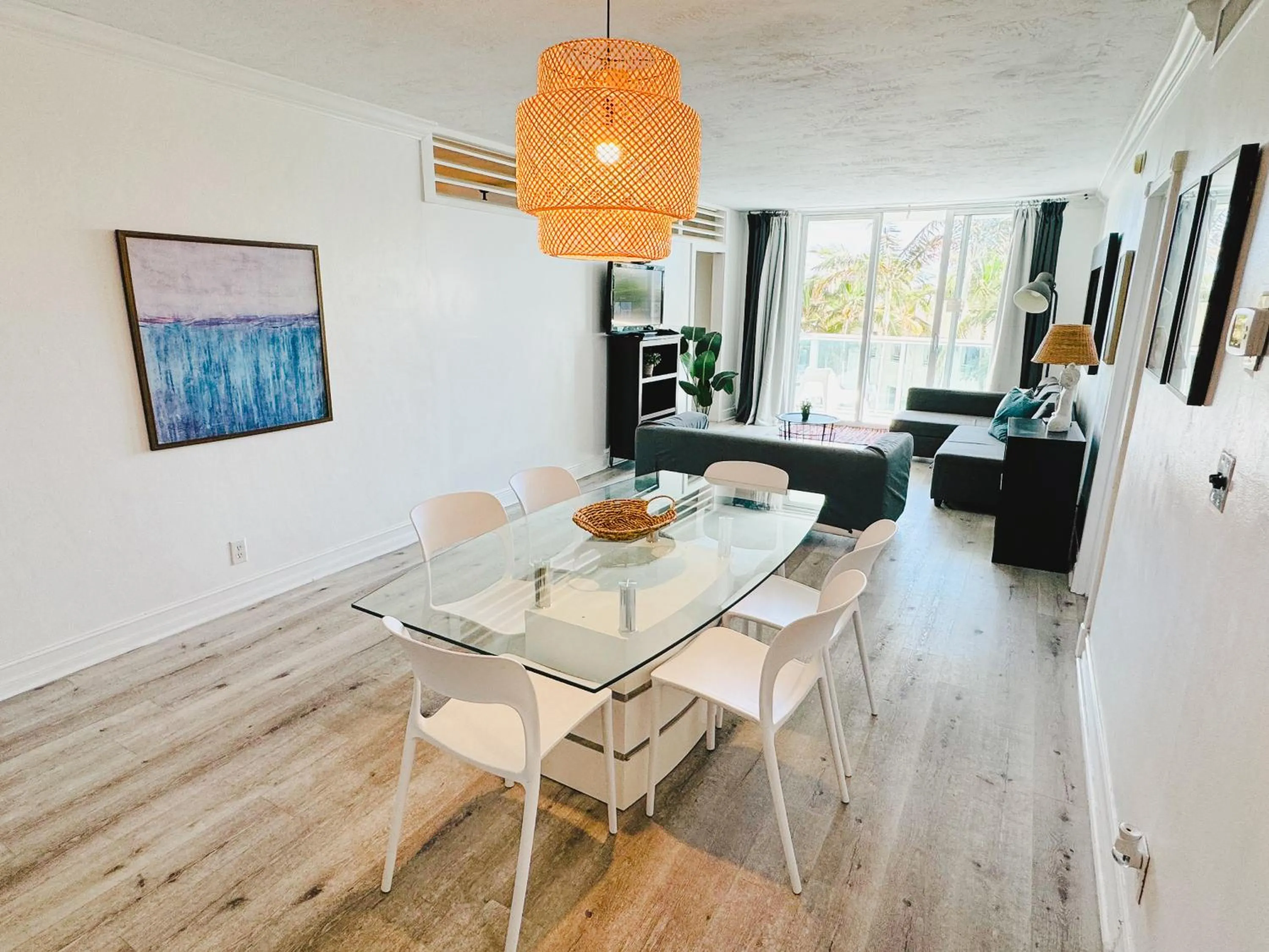 Hallandale Condo, Partial Ocean View Direct Beach and Pool Access Hollywood Beach