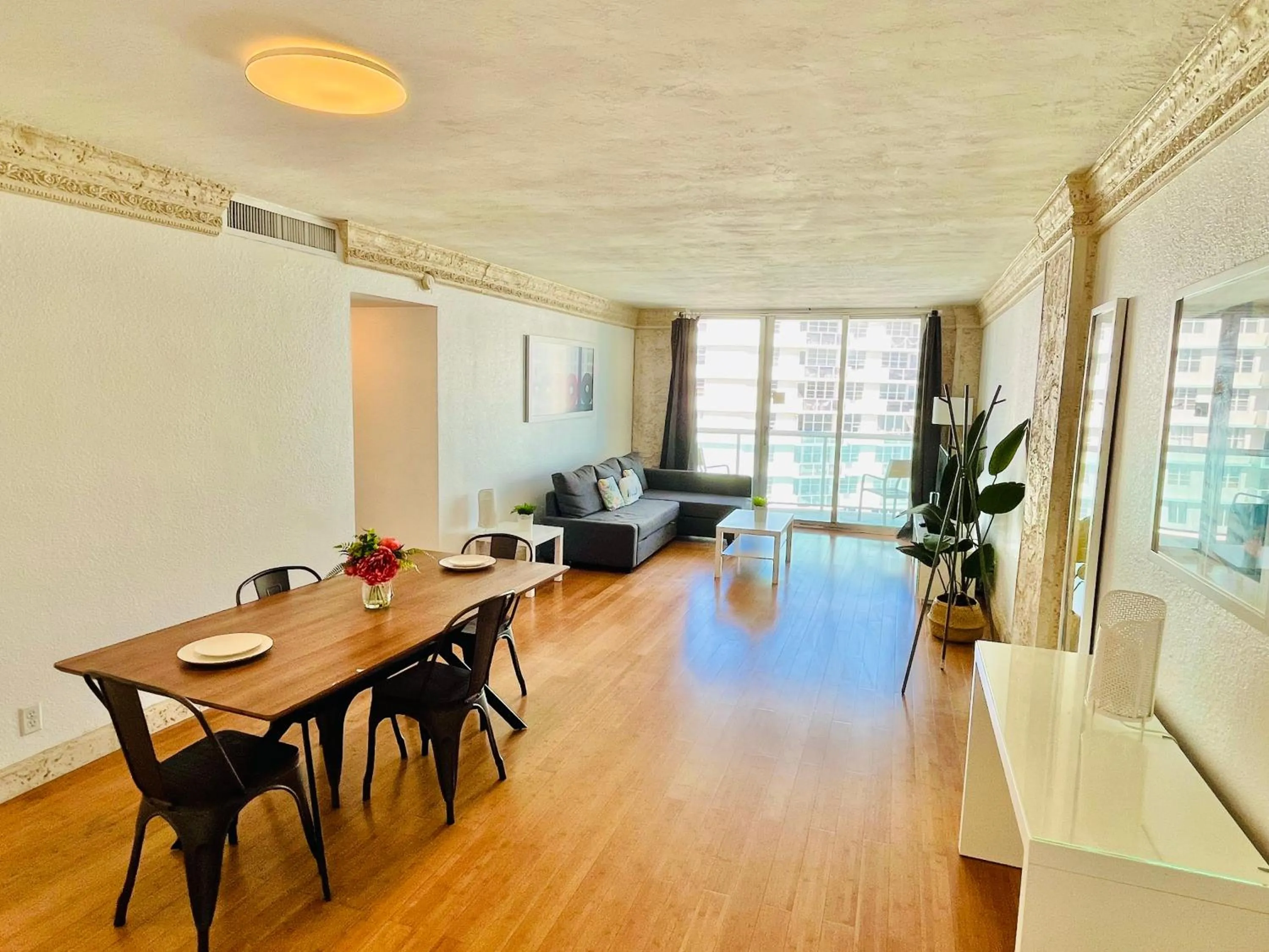 Hallandale Condo, Partial Ocean View Direct Beach and Pool Access Hollywood Beach