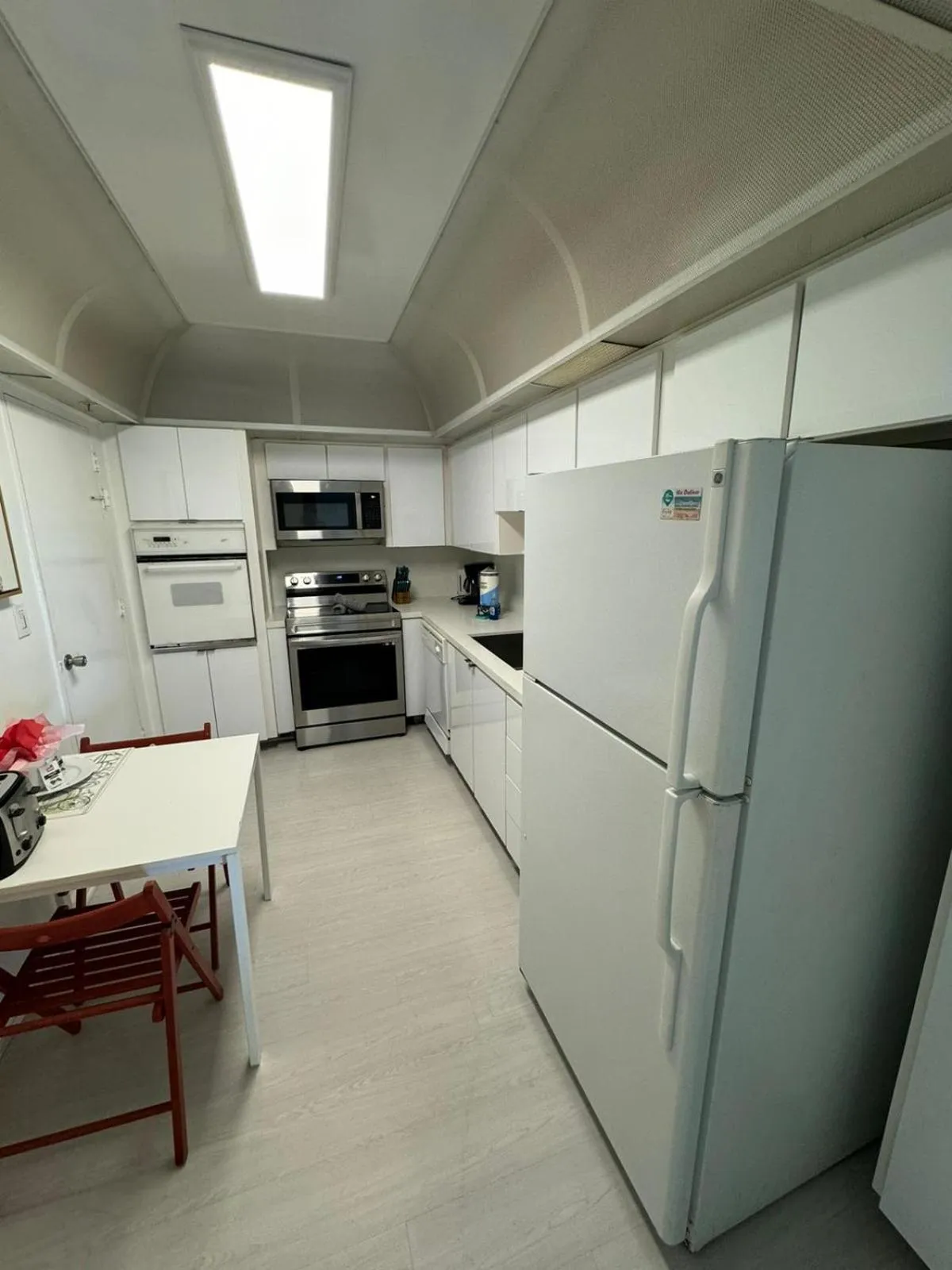 Hallandale Condo, Partial Ocean View Direct Beach and Pool Access Hollywood Beach