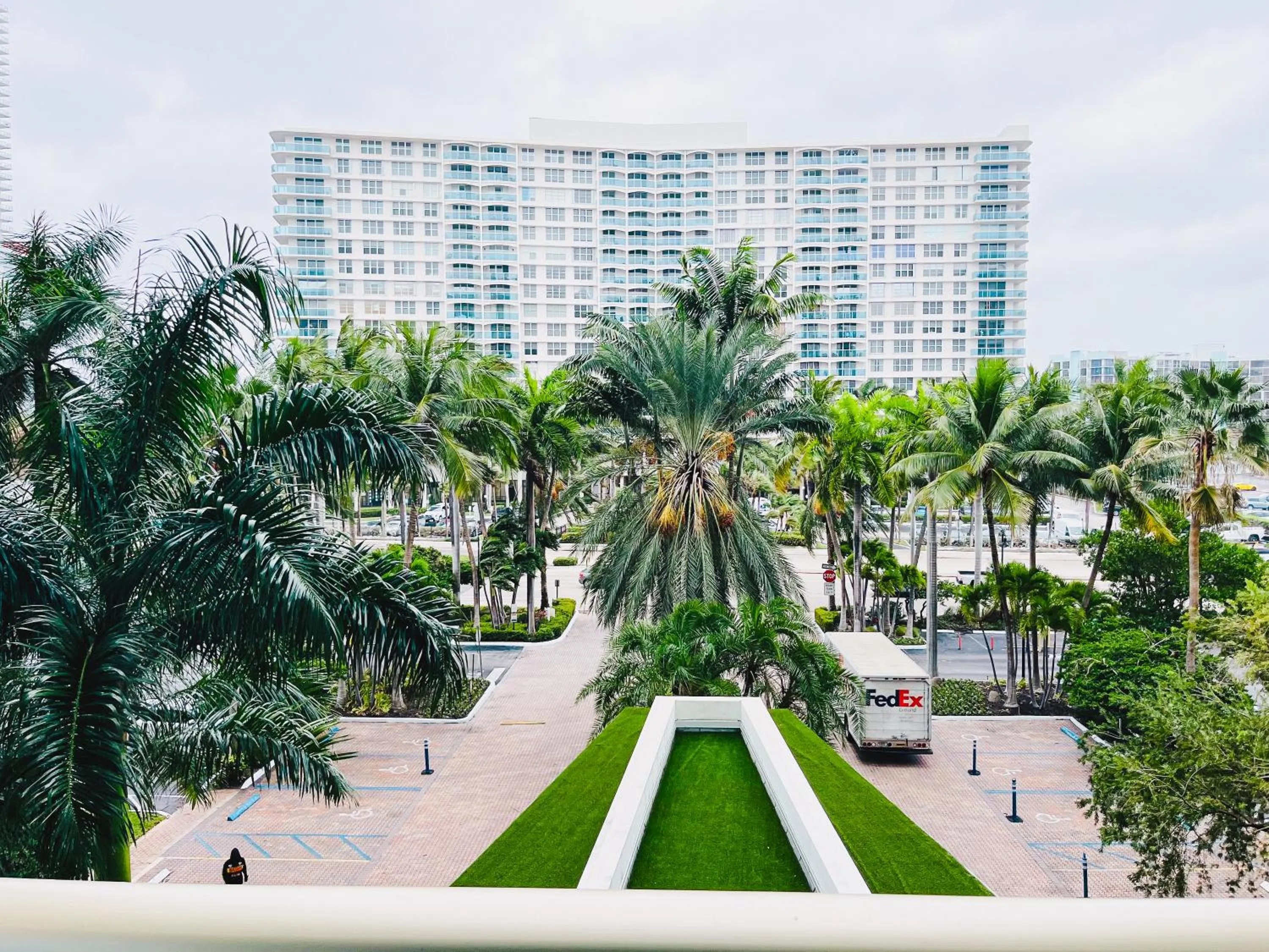 Hallandale Condo, Partial Ocean View Direct Beach and Pool Access Hollywood Beach