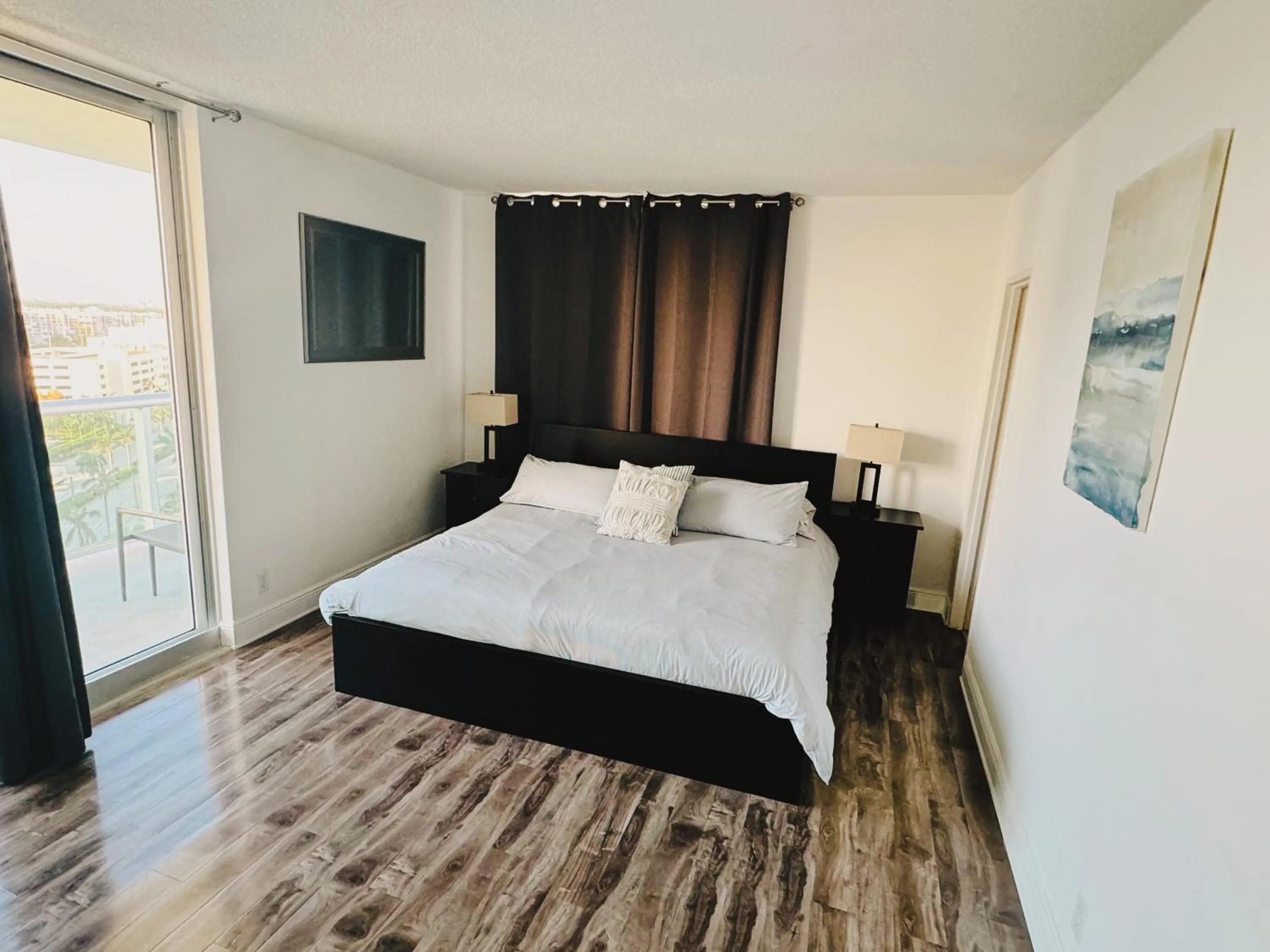 Bed in Hallandale Condo, Partial Ocean View Direct Beach and Pool Access Hollywood Beach
