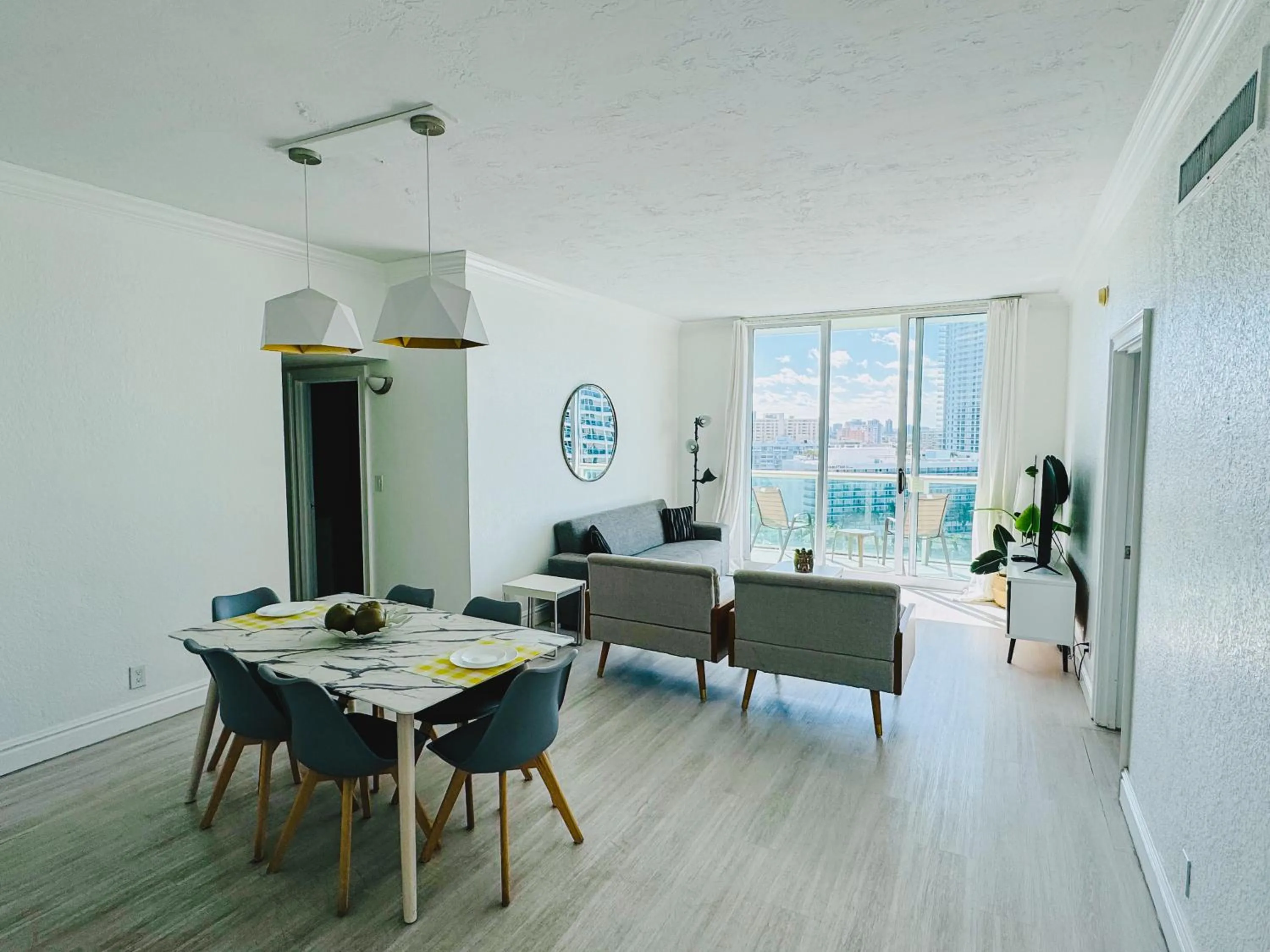 Hallandale Condo, Partial Ocean View Direct Beach and Pool Access Hollywood Beach