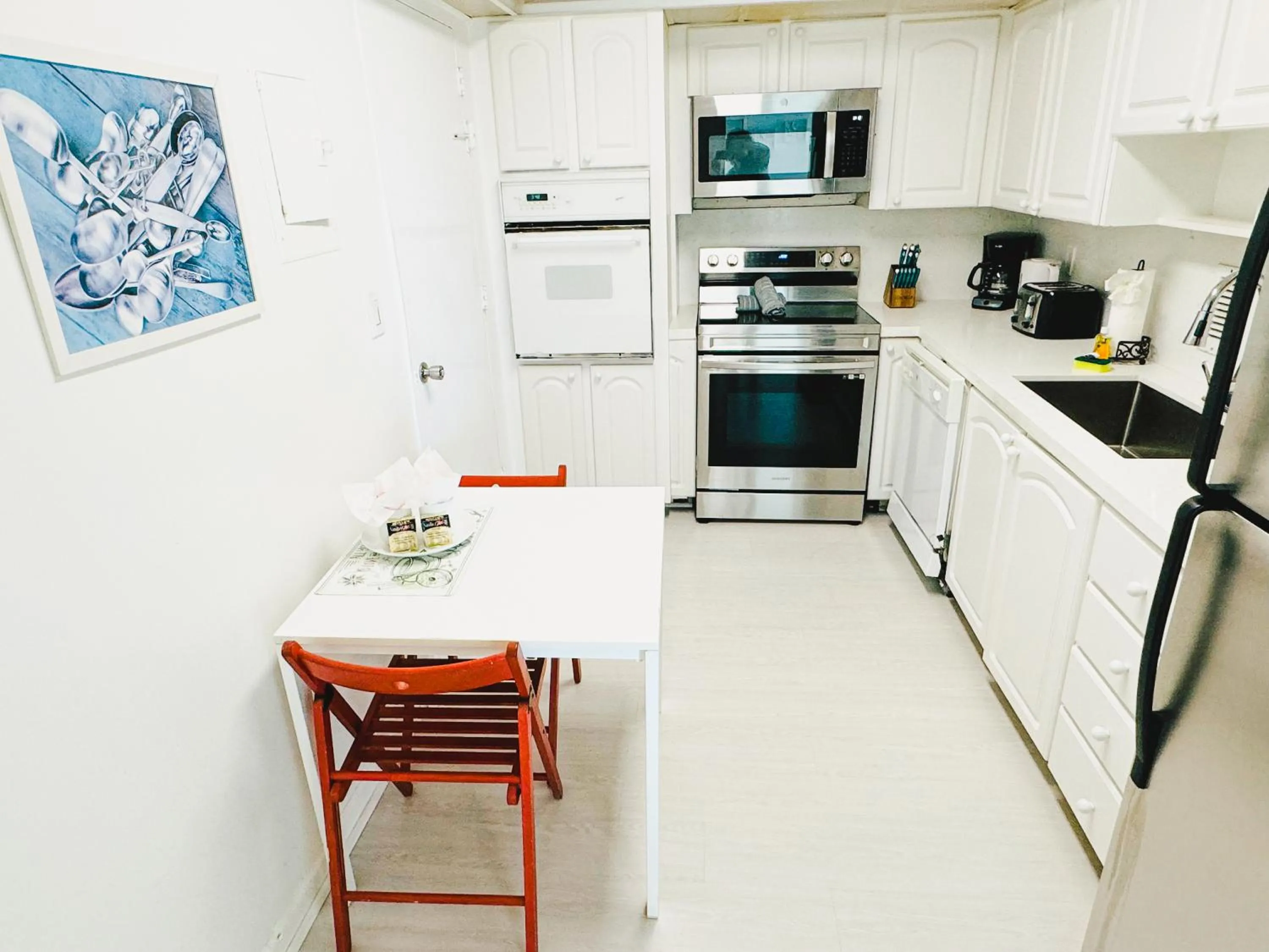 Hallandale Condo, Partial Ocean View Direct Beach and Pool Access Hollywood Beach