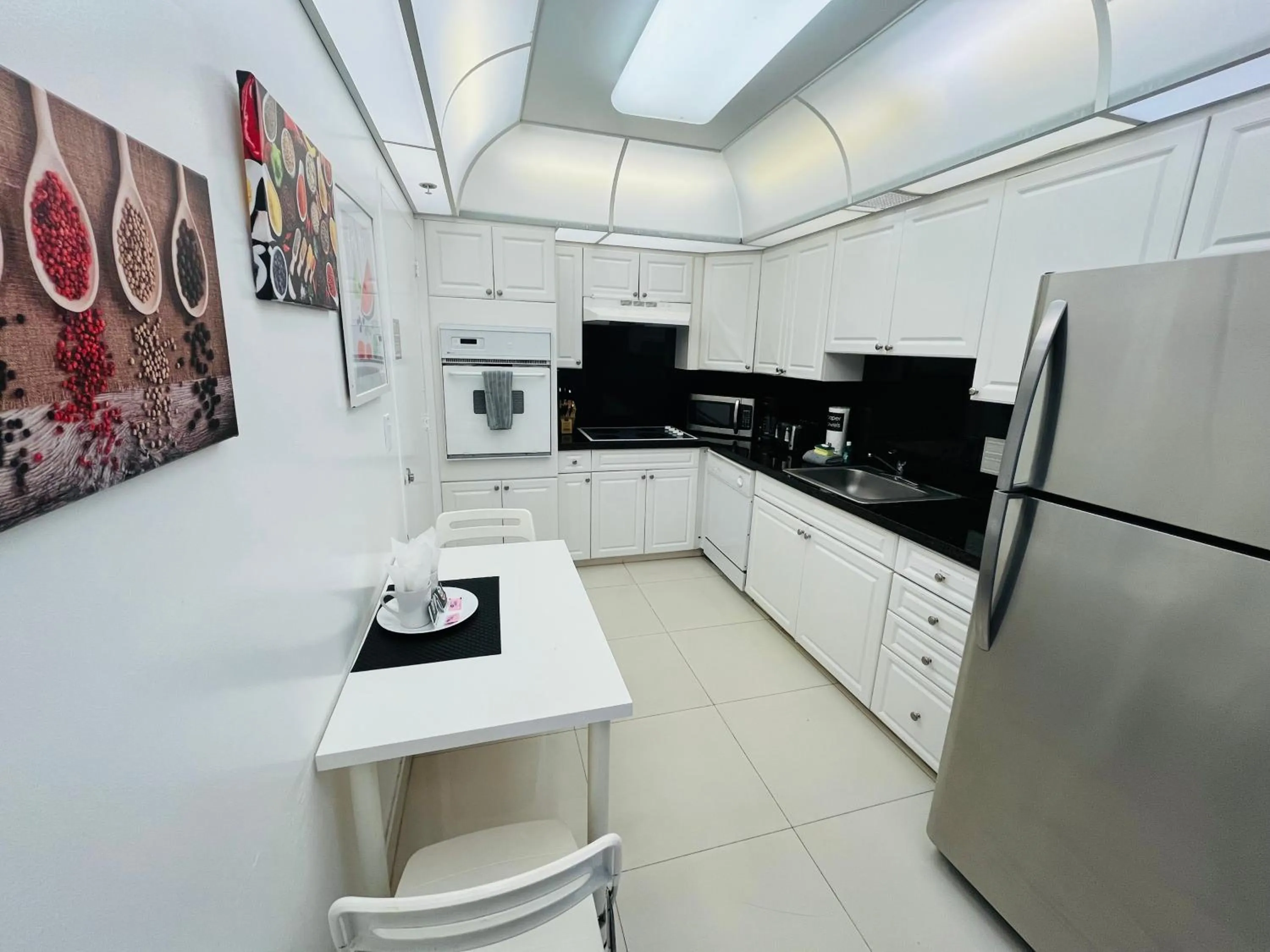 Hallandale Condo, Partial Ocean View Direct Beach and Pool Access Hollywood Beach