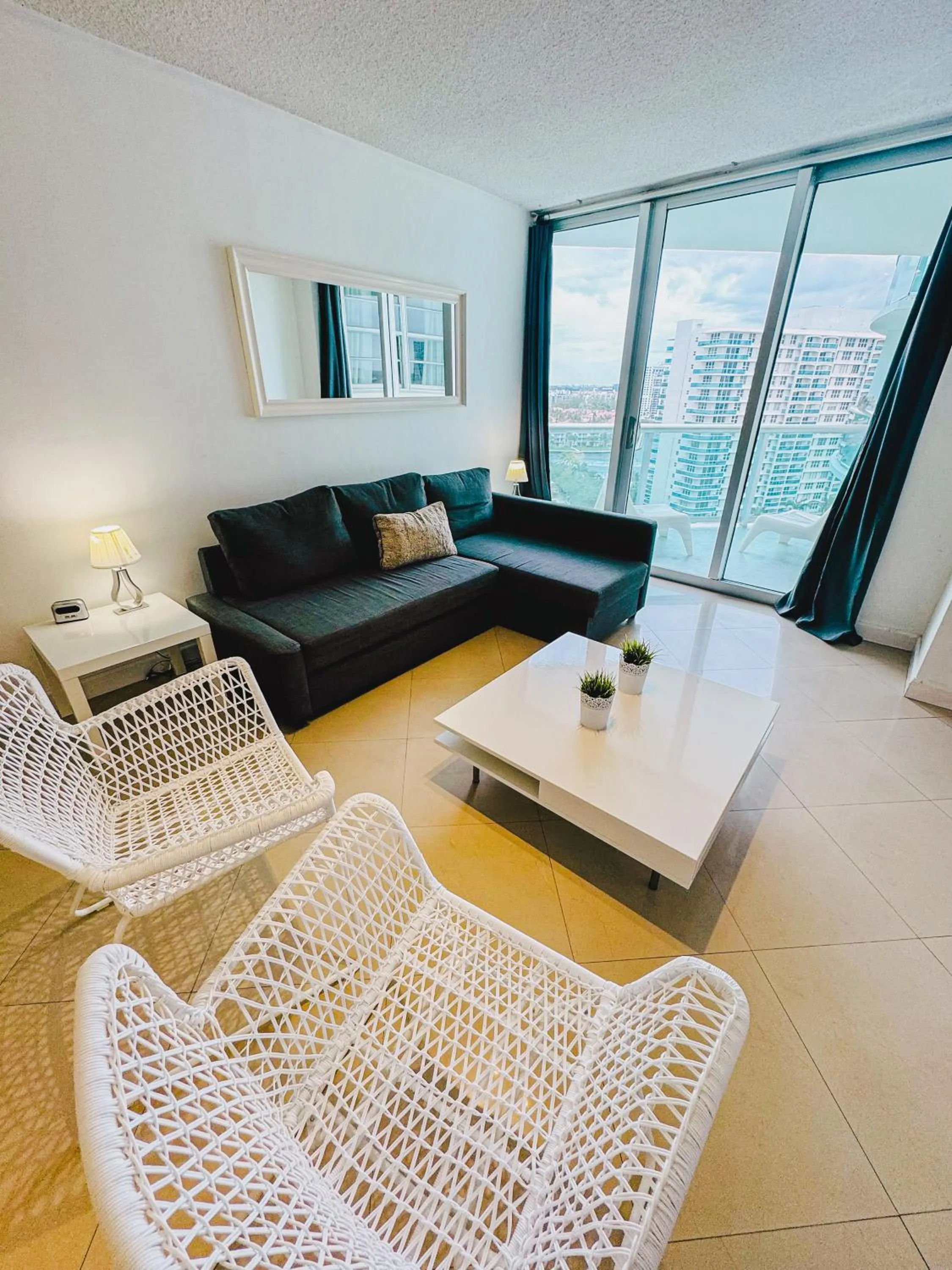 Hallandale Condo, Partial Ocean View Direct Beach and Pool Access Hollywood Beach