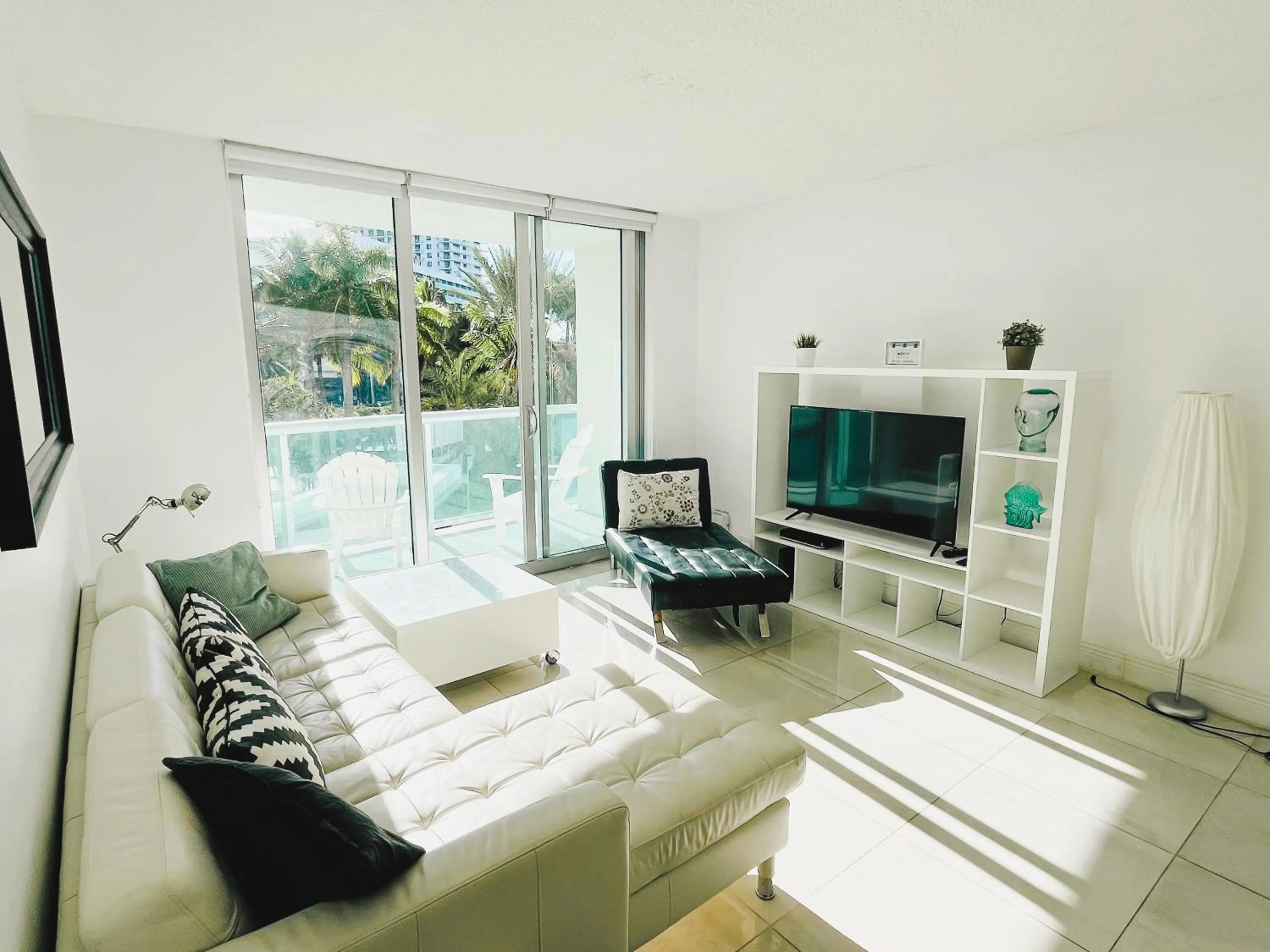 Bed in Hallandale Condo, Partial Ocean View Direct Beach and Pool Access Hollywood Beach