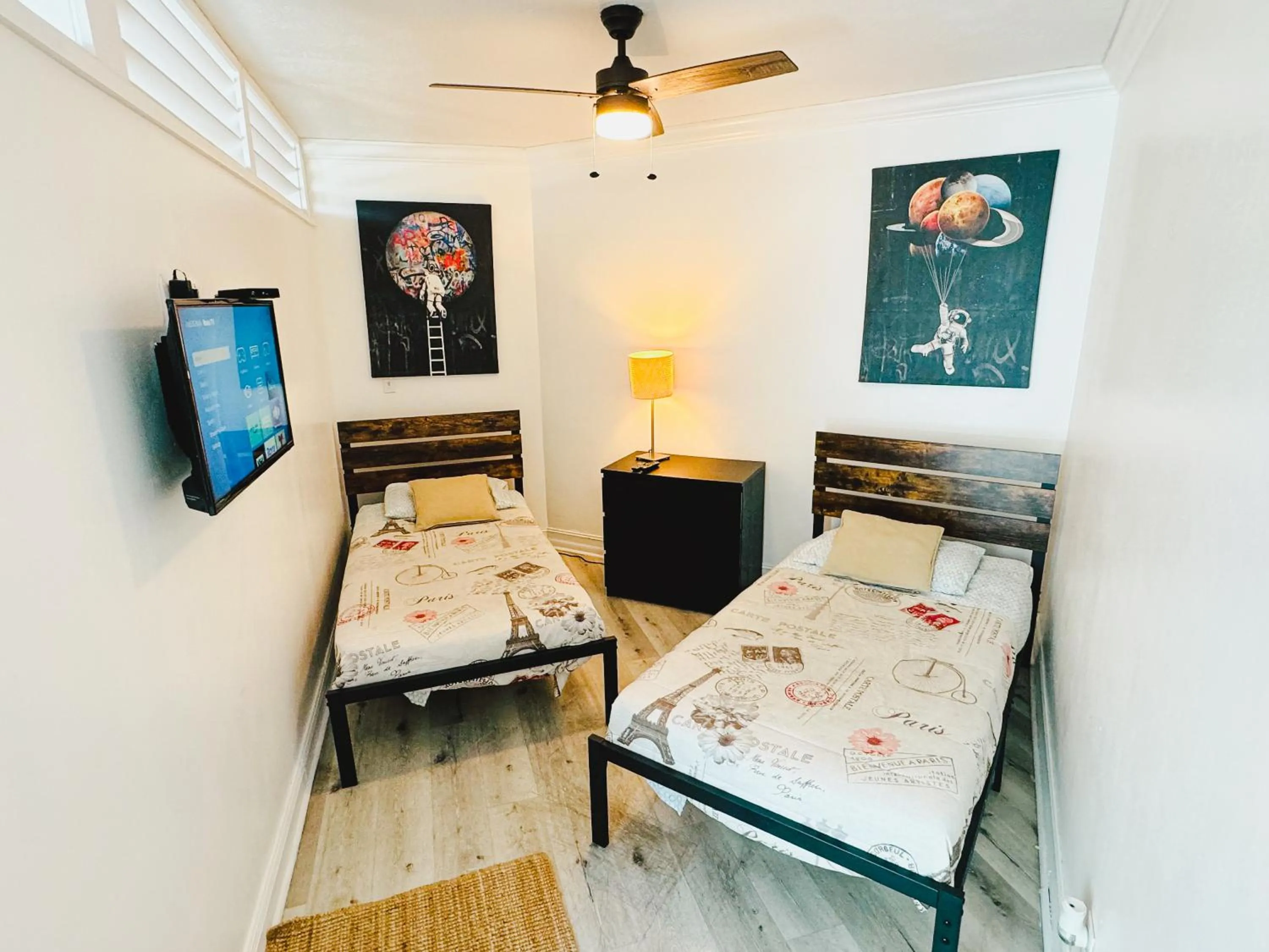 Bed in Hallandale Condo, Partial Ocean View Direct Beach and Pool Access Hollywood Beach