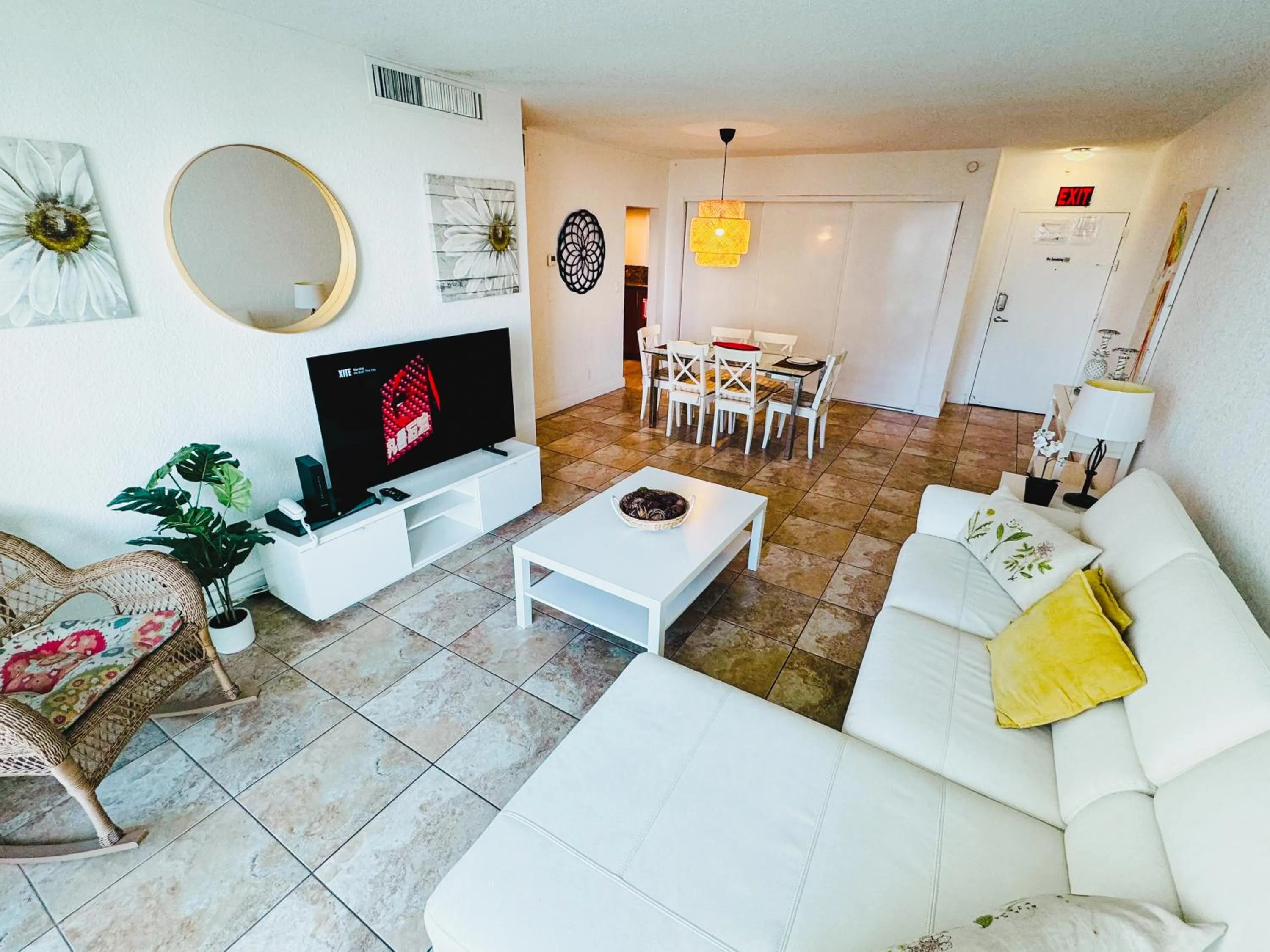 Hallandale Condo, Partial Ocean View Direct Beach and Pool Access Hollywood Beach