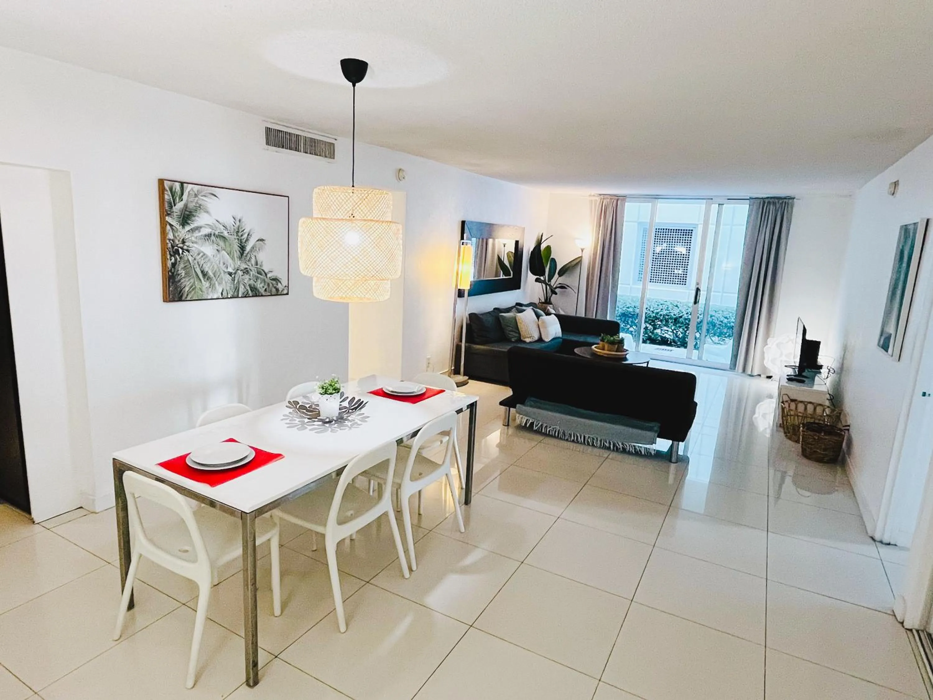 Hallandale Condo, Partial Ocean View Direct Beach and Pool Access Hollywood Beach